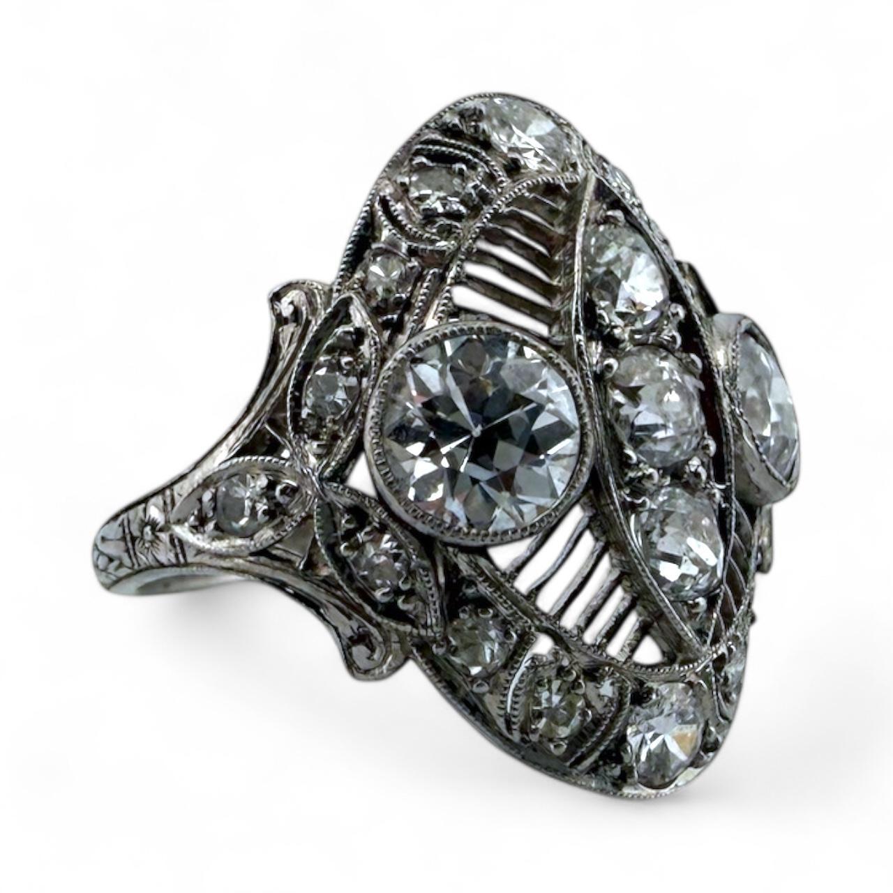 Anello da cocktail in platino con diamante vecchio taglio europeo di epoca edoardiana da 2 CTW In condizioni ottime in vendita a Montgomery, AL