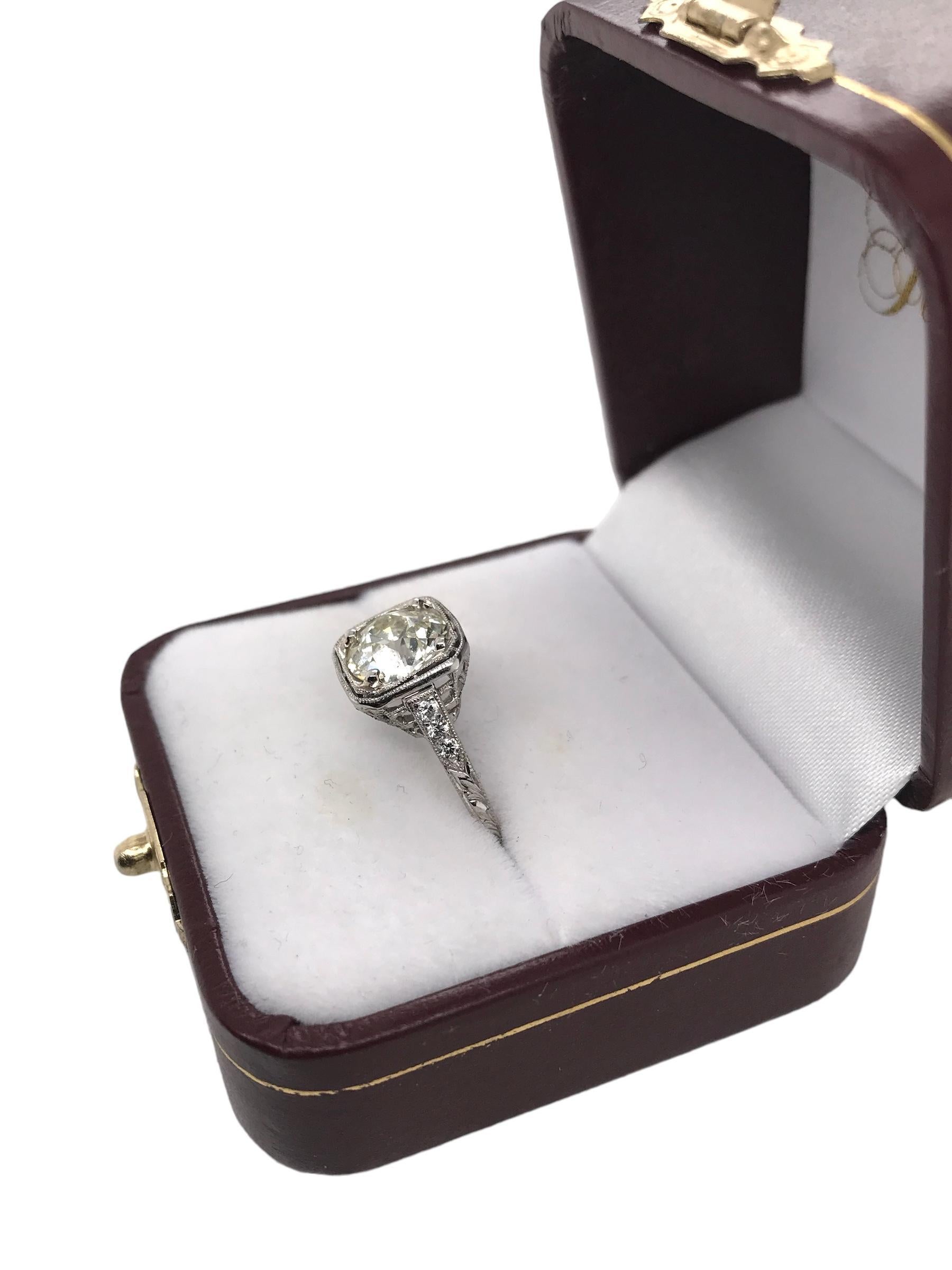 Anillo de compromiso de diamantes talla europea antigua de la época eduardiana de 2,09 quilates en venta 3