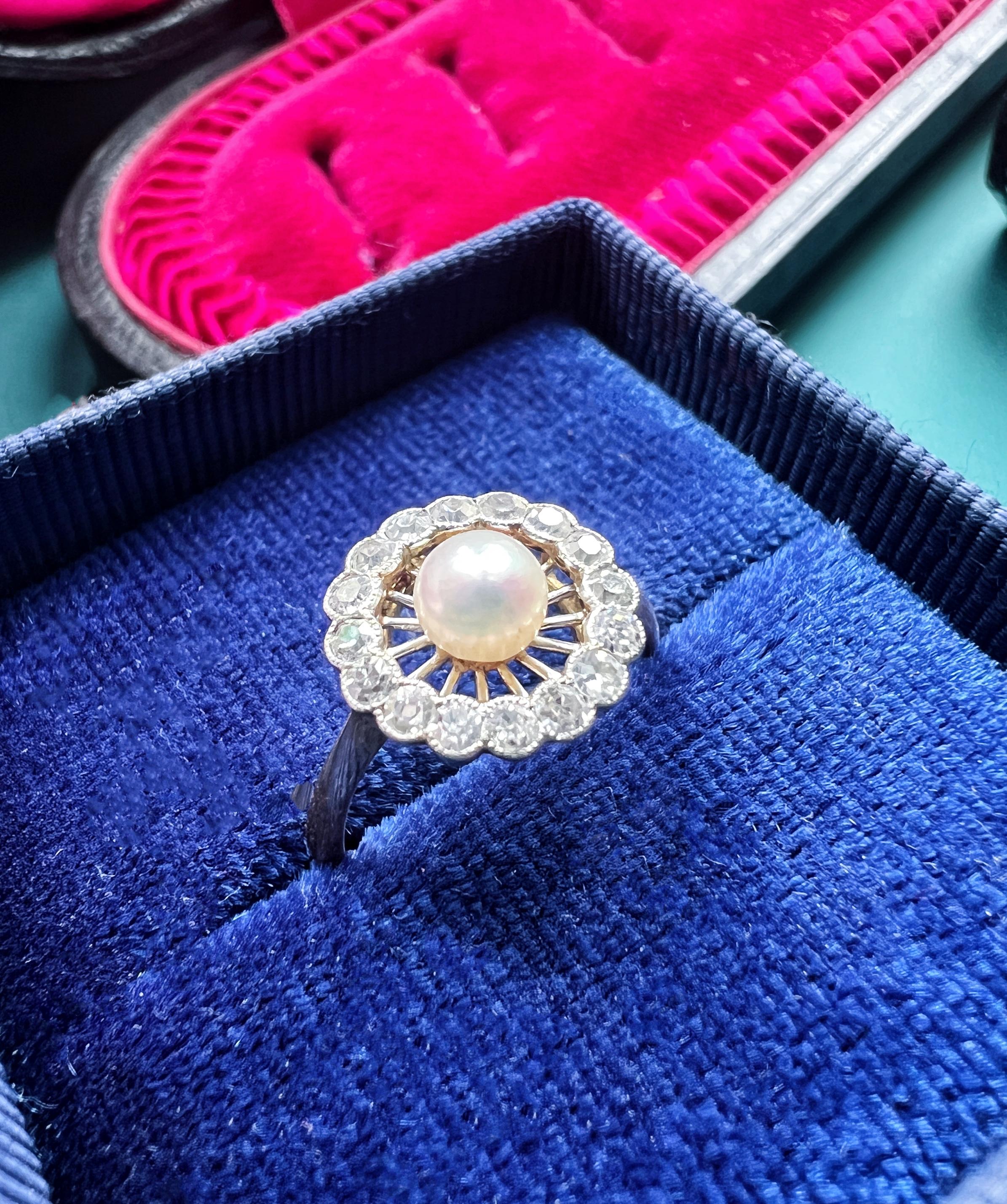 Edwardian Era 'Belle Epoque' 18k Gold Diamond Pearl Lattice Ring In Good Condition For Sale In Versailles, FR