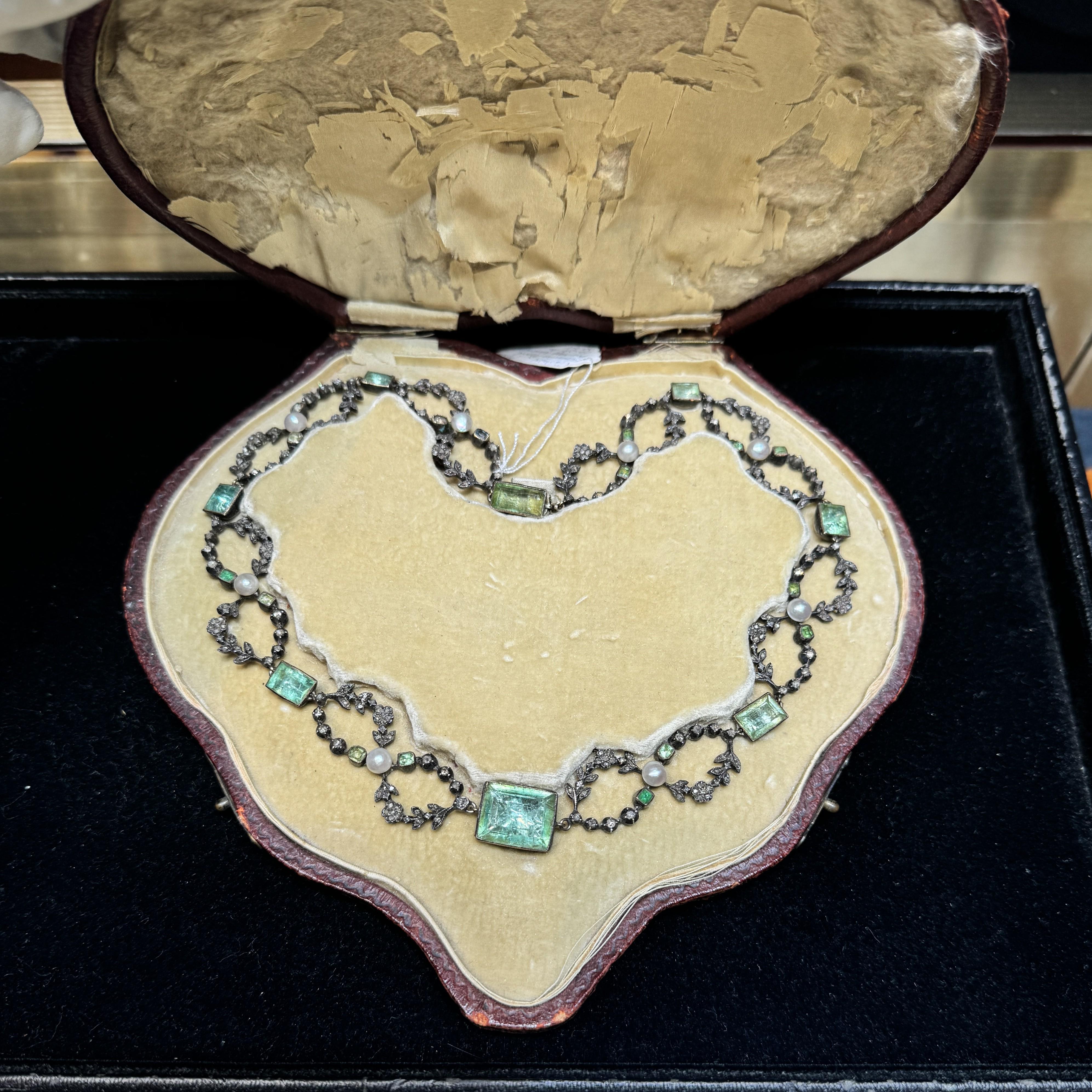 Edwardianische Ära Platin, Silber, Smaragd, Diamant und Perle Halskette im Zustand „Gut“ im Angebot in Miami, FL