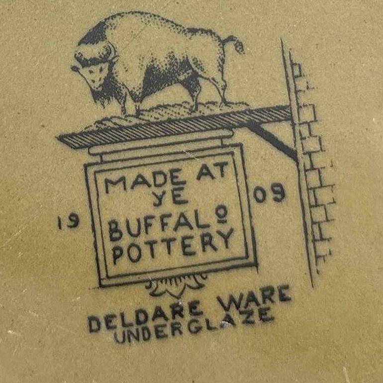 Début du 20ème siècle Plat à cartesYe Olden Days de la poterie de l'époque édouardienne par Buffalo Pottery Deldare Ware en vente