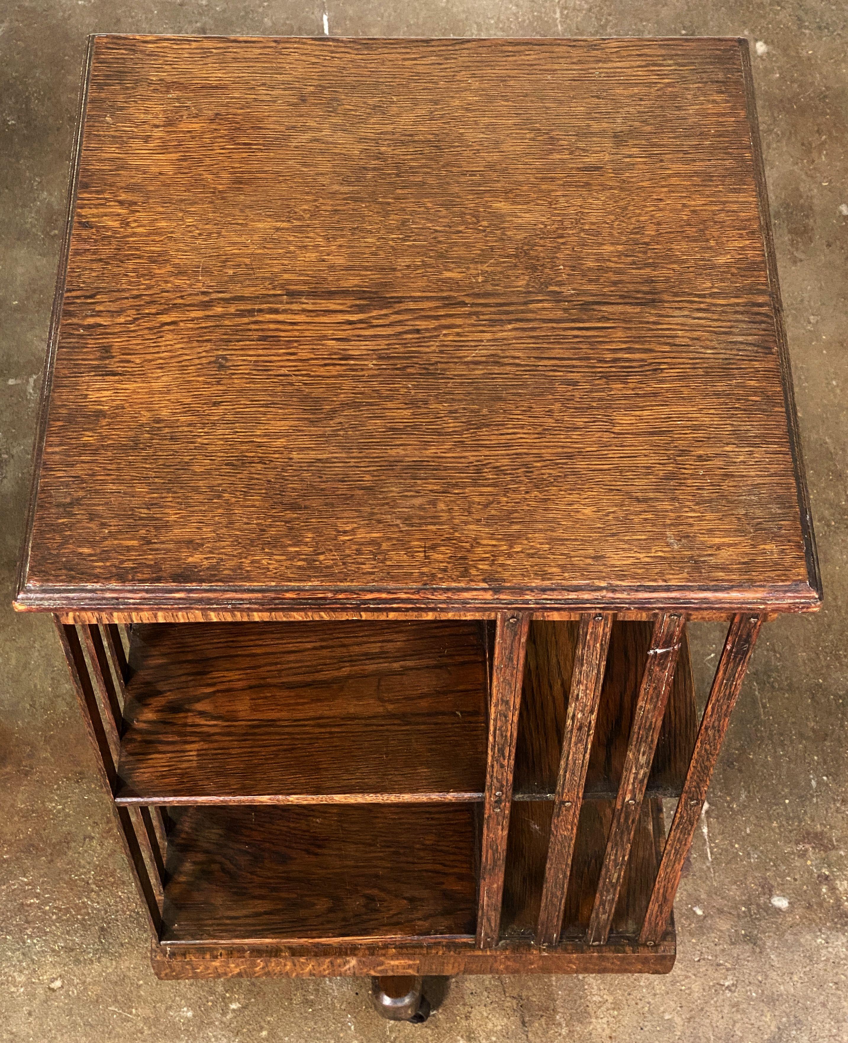 English Edwardian-Era Revolving Bookcase or Library Stand of Oak on Rolling Casters