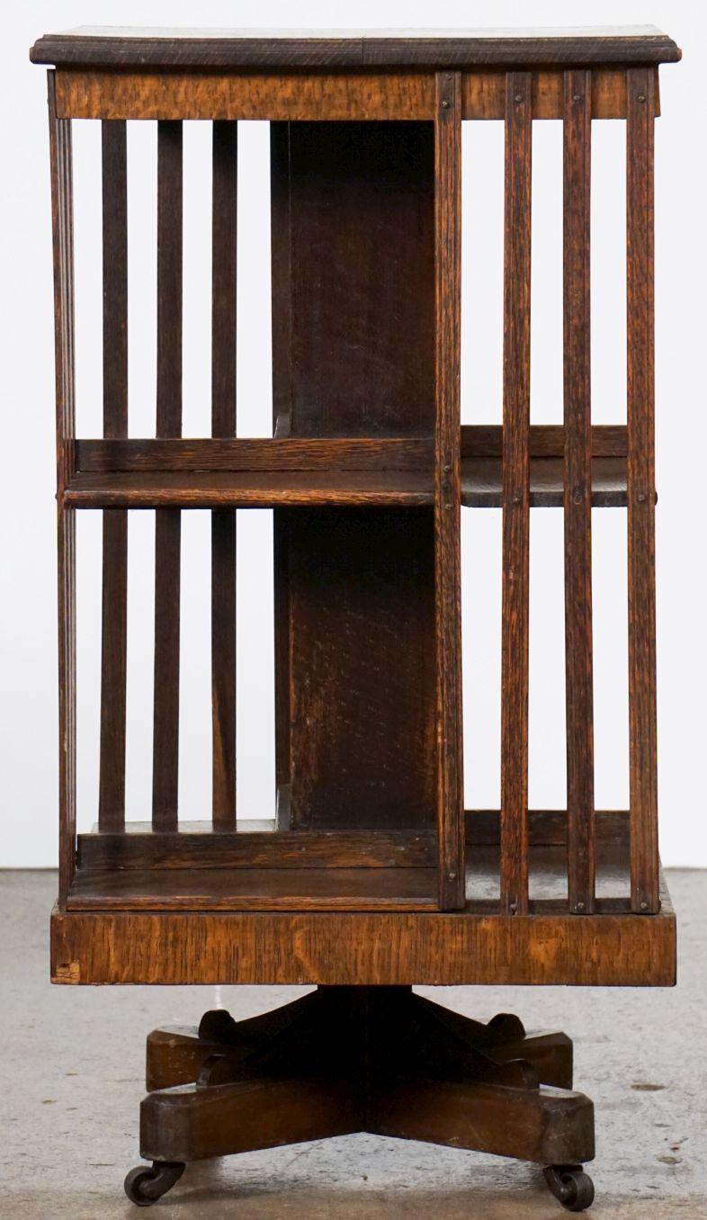 Edwardian-Era Revolving Bookcase or Library Stand of Oak on Rolling Casters In Good Condition In Austin, TX