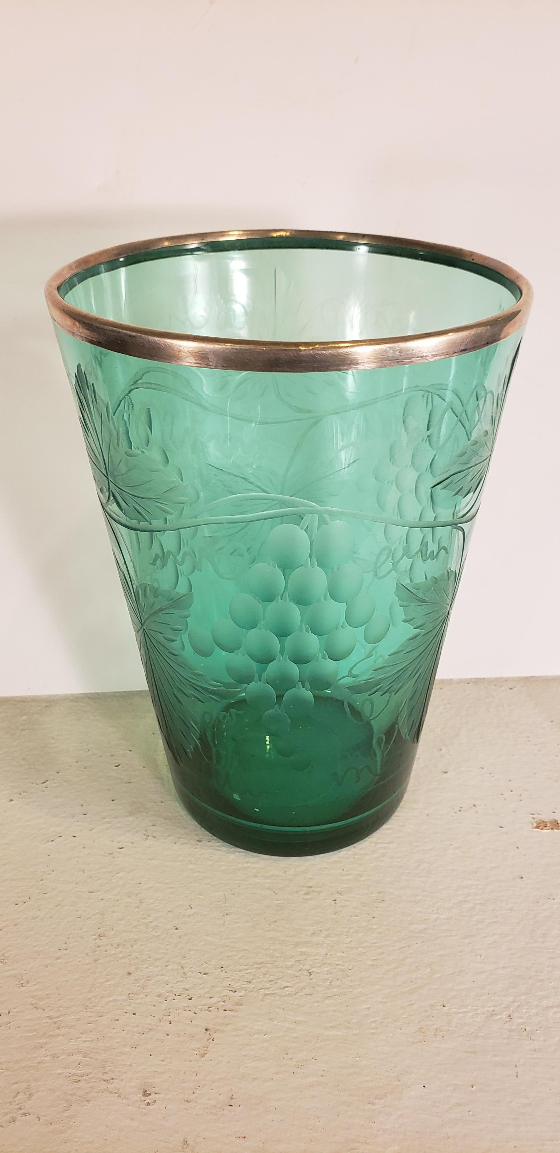 Edwardianische Vase aus geätztem Uraniumglas mit silbernem Rand im Angebot 4