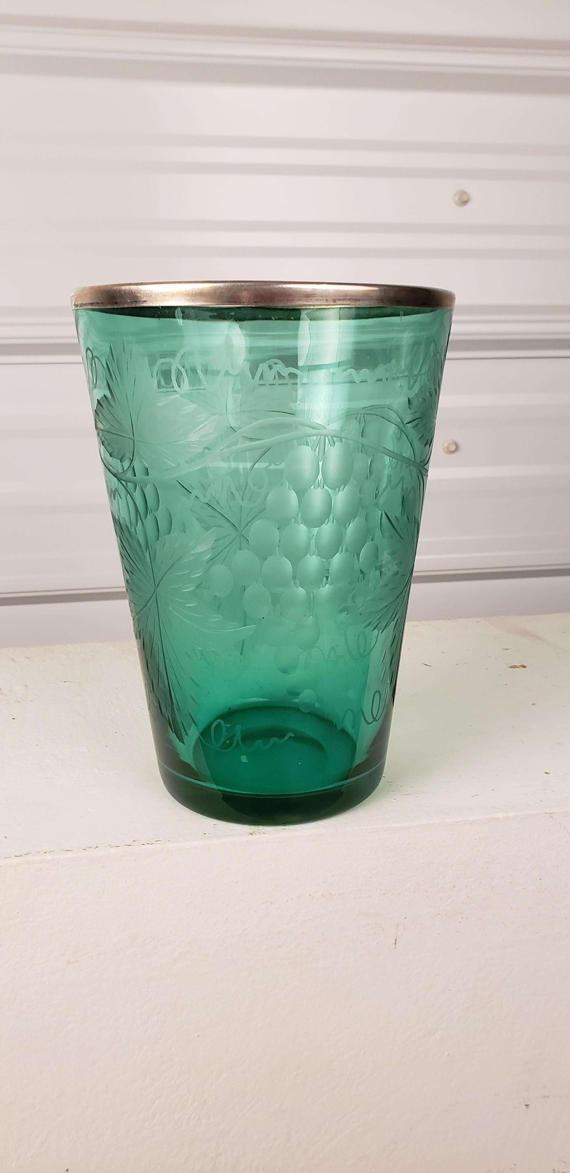 Edwardianische Vase aus geätztem Uraniumglas mit silbernem Rand im Angebot 1