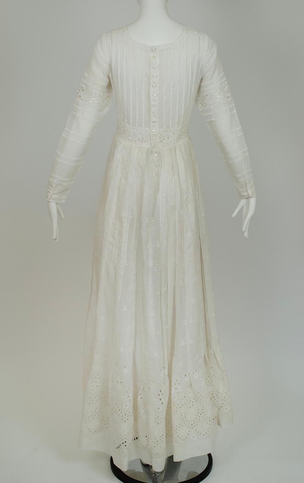 De las mujeres Vestido de novia eduardiano con ojales y corpiño marinero de lino - S, 1900 en venta