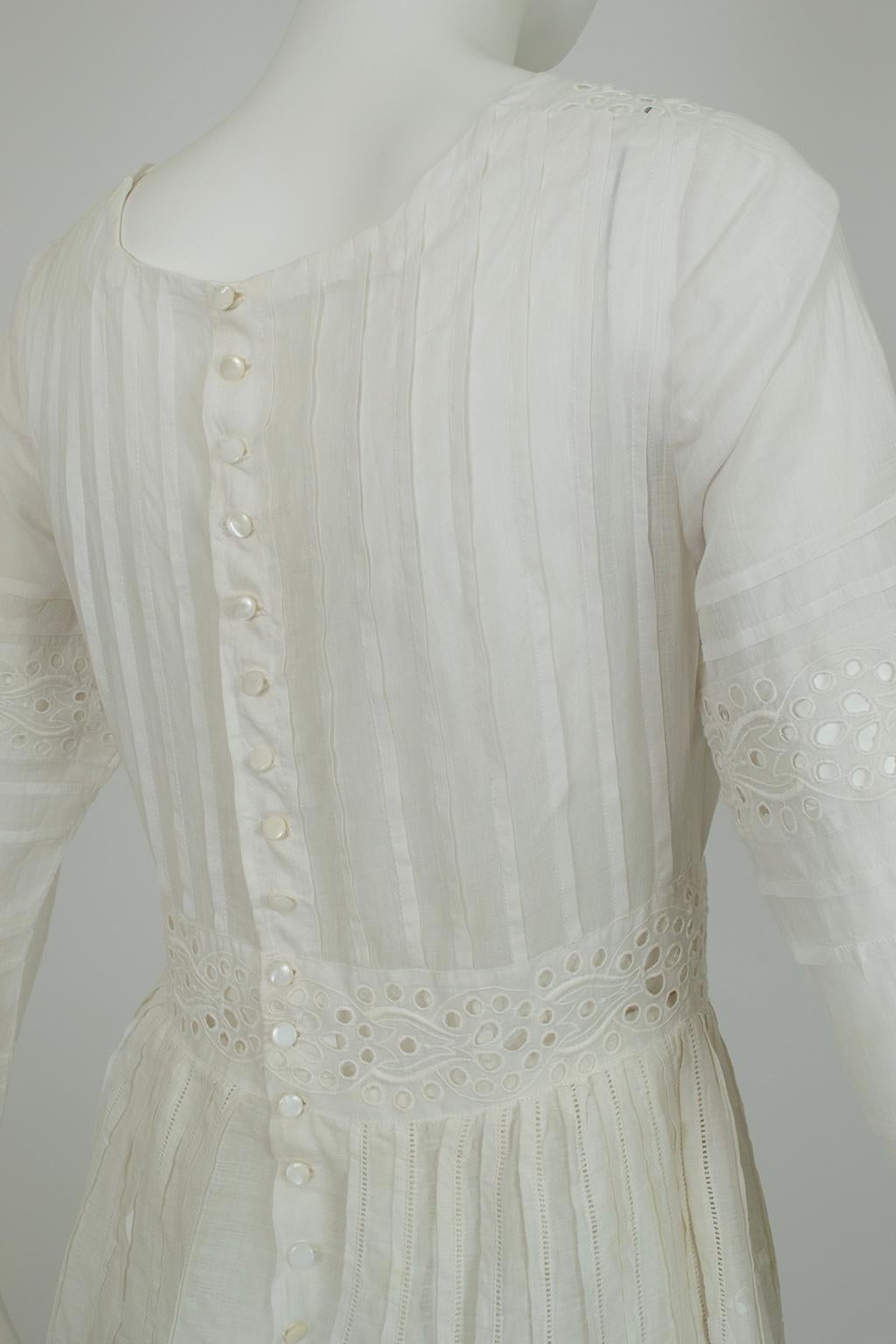 Vestido de novia eduardiano con ojales y corpiño marinero de lino - S, 1900 en venta 3