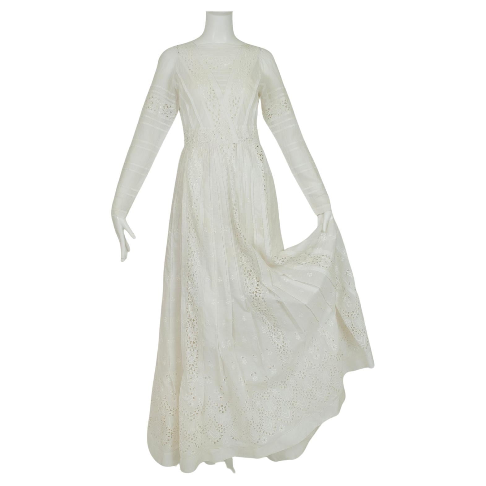 Vestido de novia eduardiano con ojales y corpiño marinero de lino - S, 1900 en venta