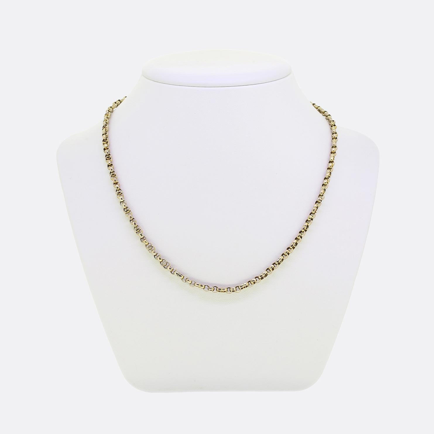 Here we have a 9ct yellow gold faceted belcher link chain taken from the Edwardian period. This chain presents consistent links throughout before terminating with a secure bayonet clasp at the back. 

Condition: Used (Very Good)
Weight: 10.7