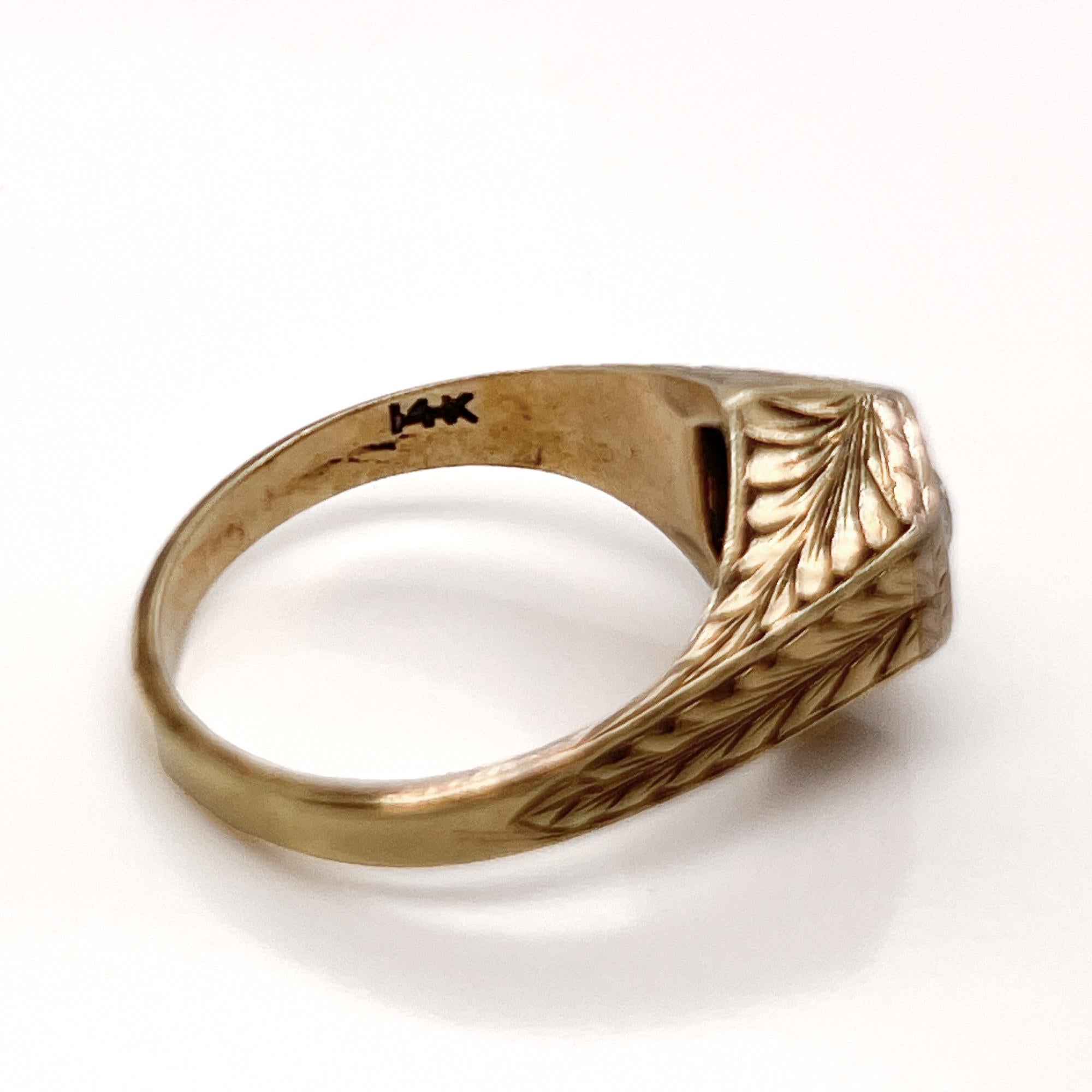 Edwardian Feather Engraved 14 Karat Gold & Old European Cut Diamond Ring For Sale 4