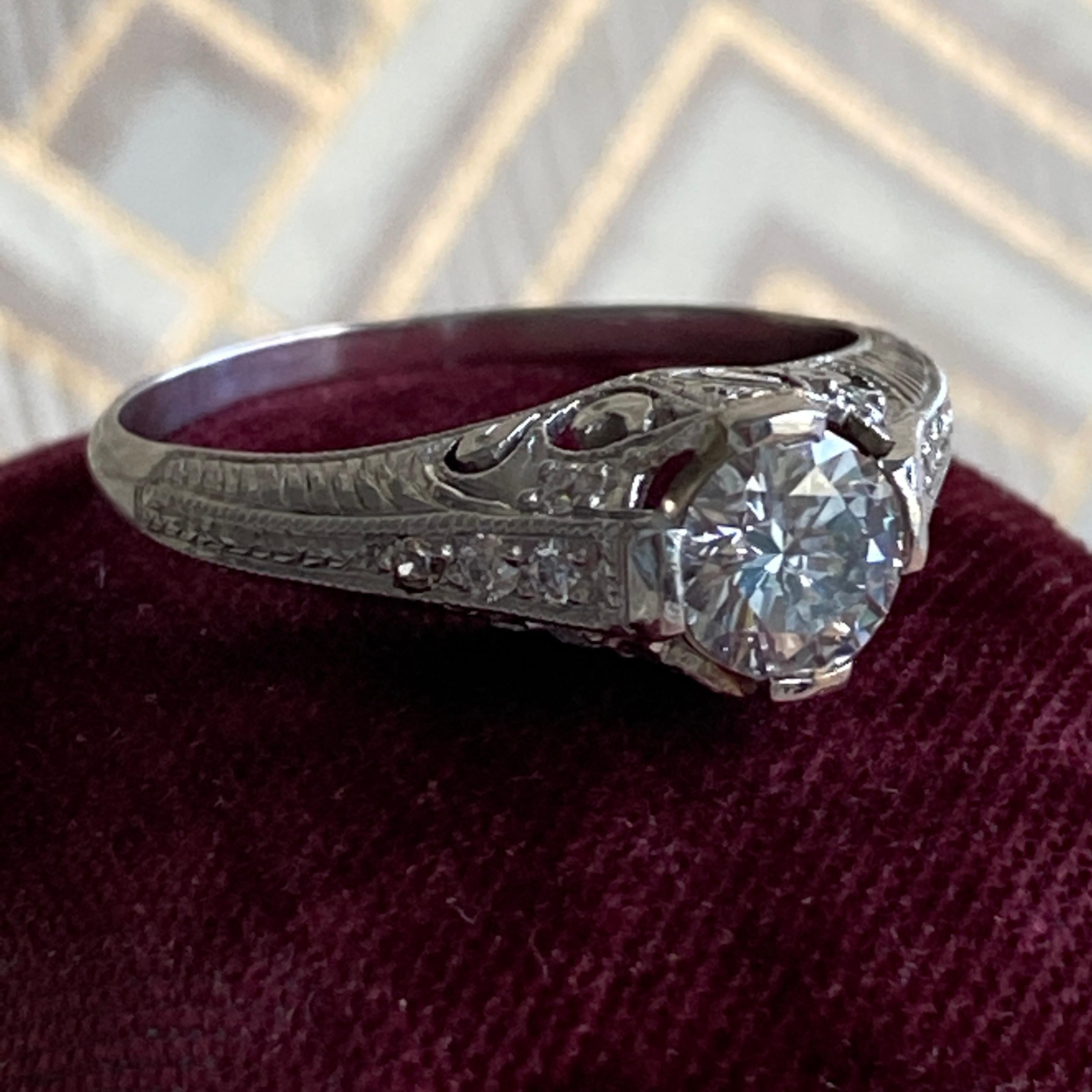 Edwardianischer filigraner Diamant Platin Verlobungsring im Angebot 2