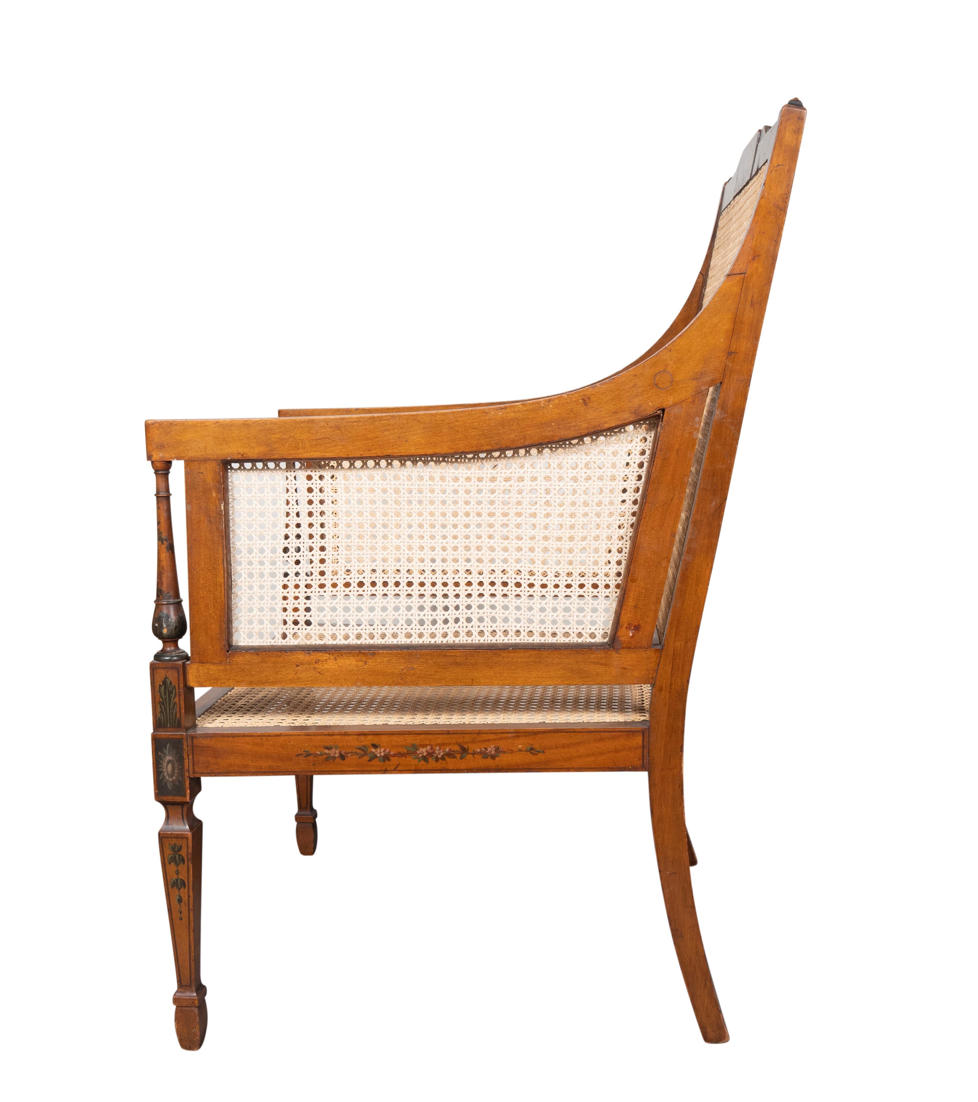 Edwardian Fein bemalt und Caned Satinwood Armchair (19. Jahrhundert) im Angebot