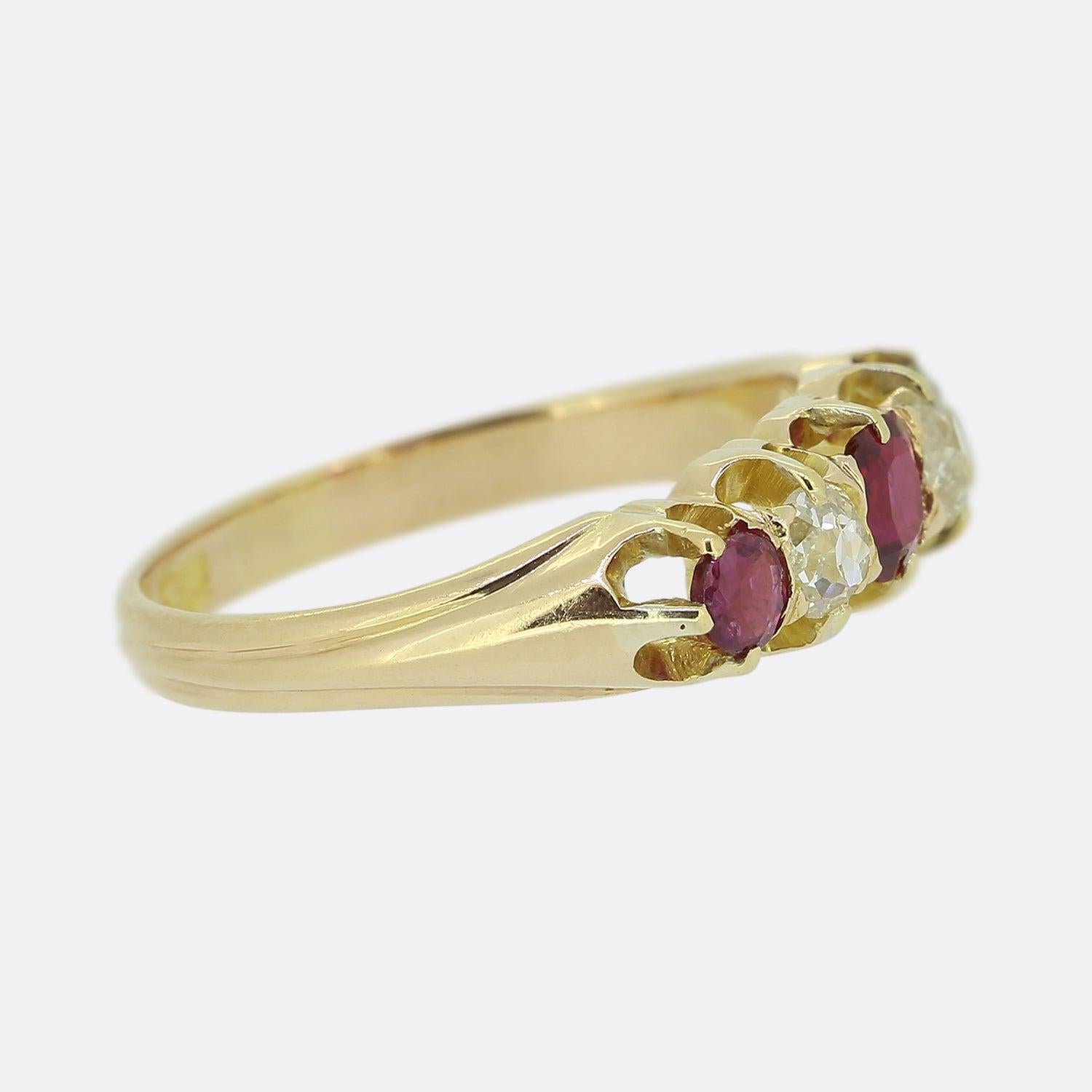 Edoardiano Anello edoardiano con cinque pietre, rubini e diamanti in vendita