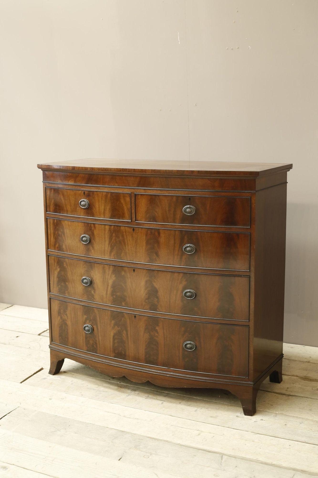 This a very high quality late Victorian early Edwardian flame mahogany chest of drawers by renowned Leeds furniture manufacturers Marsh, Jones & Cribb. The quality is very high with ebony banding and and beading which is a lovely contrast to the