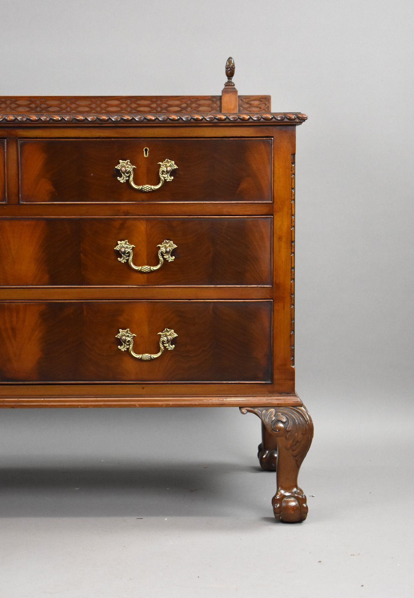 Edwardian Flame Mahogany Chest of Drawers in vendita 1