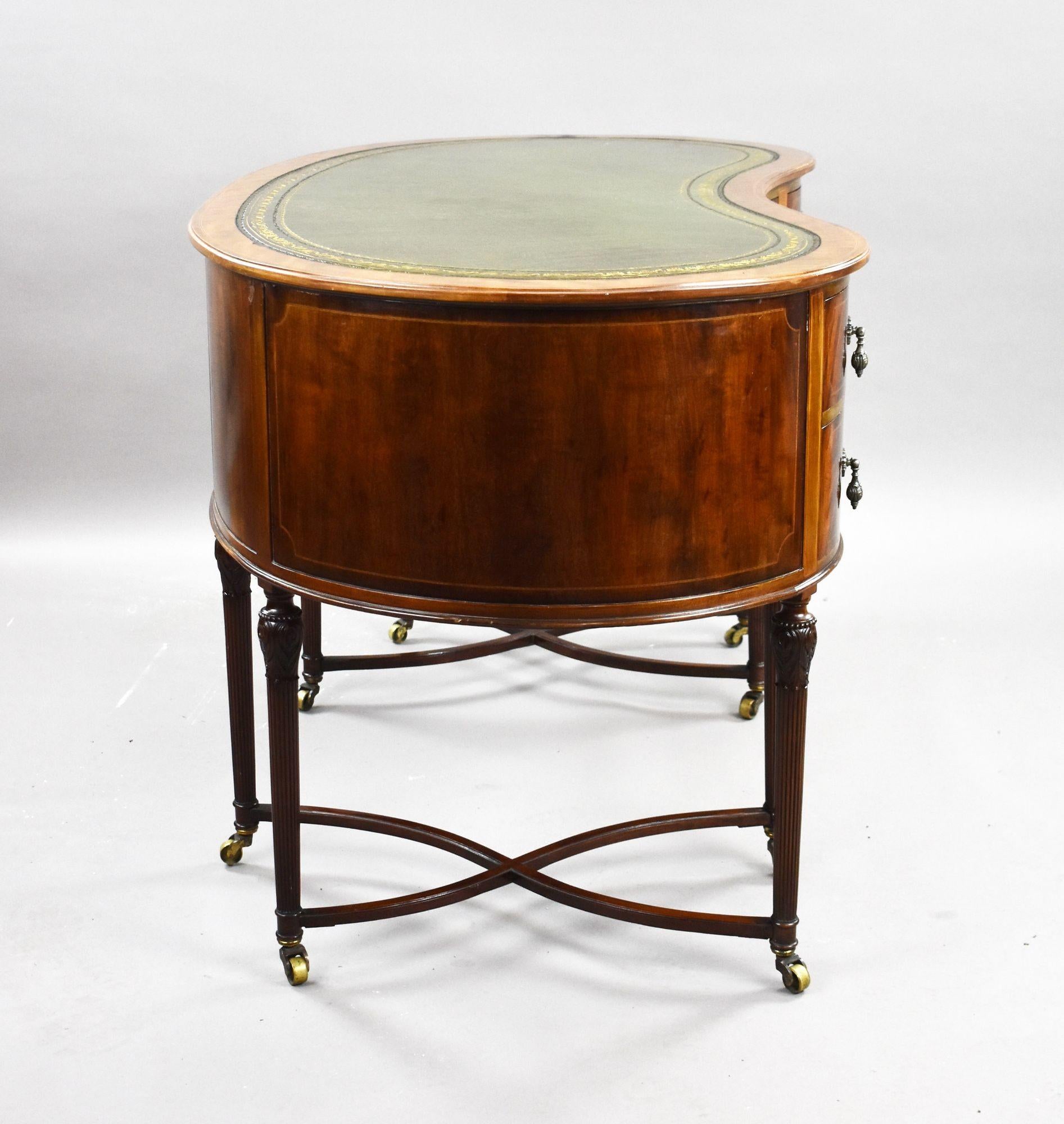 Edwardian Flame Mahogany Kidney Shaped Writing Table In Good Condition For Sale In Chelmsford, Essex