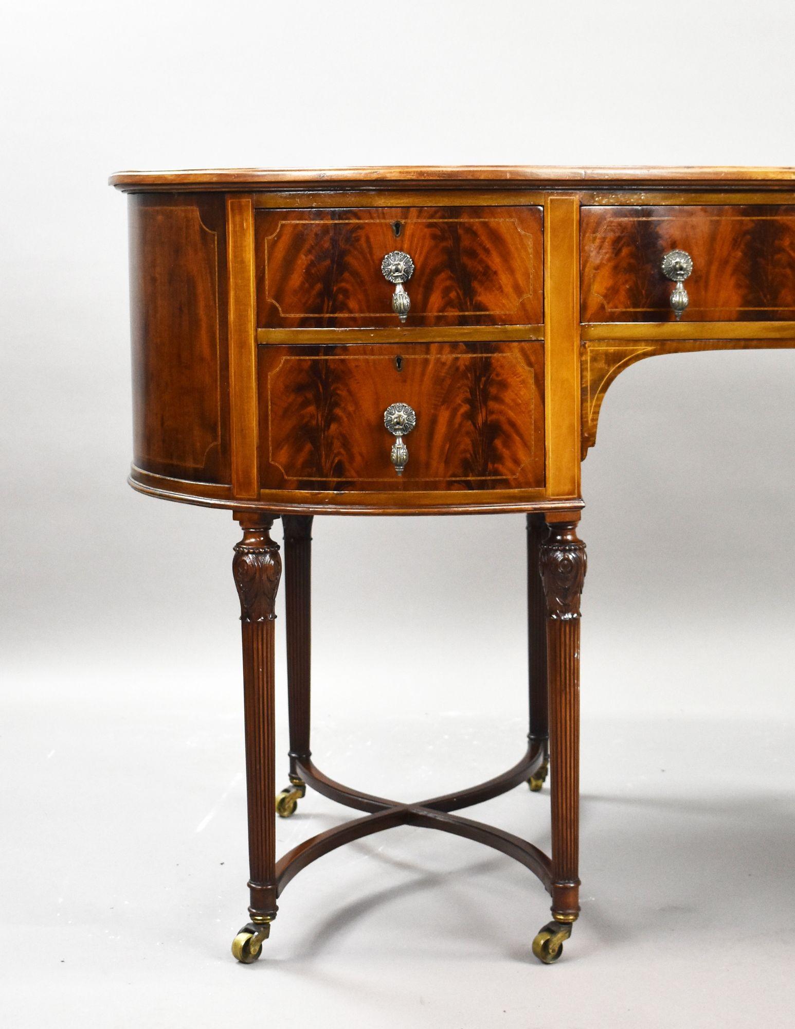 Edwardian Flame Mahogany Kidney Shaped Writing Table For Sale 2