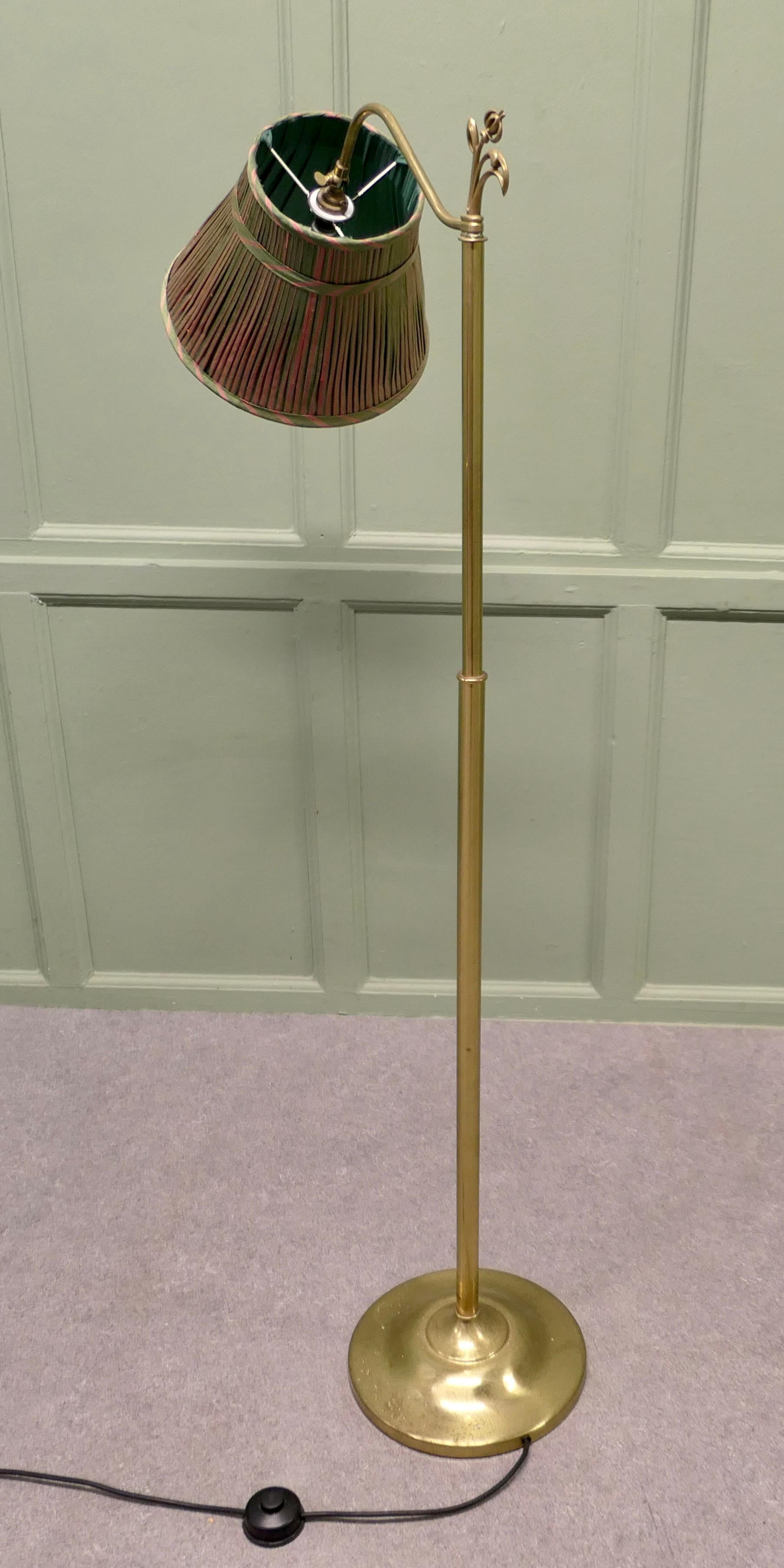Edwardian Floor Standing, Swivel, Angle Reading Lamp In Good Condition For Sale In Godshill, Isle of Wight