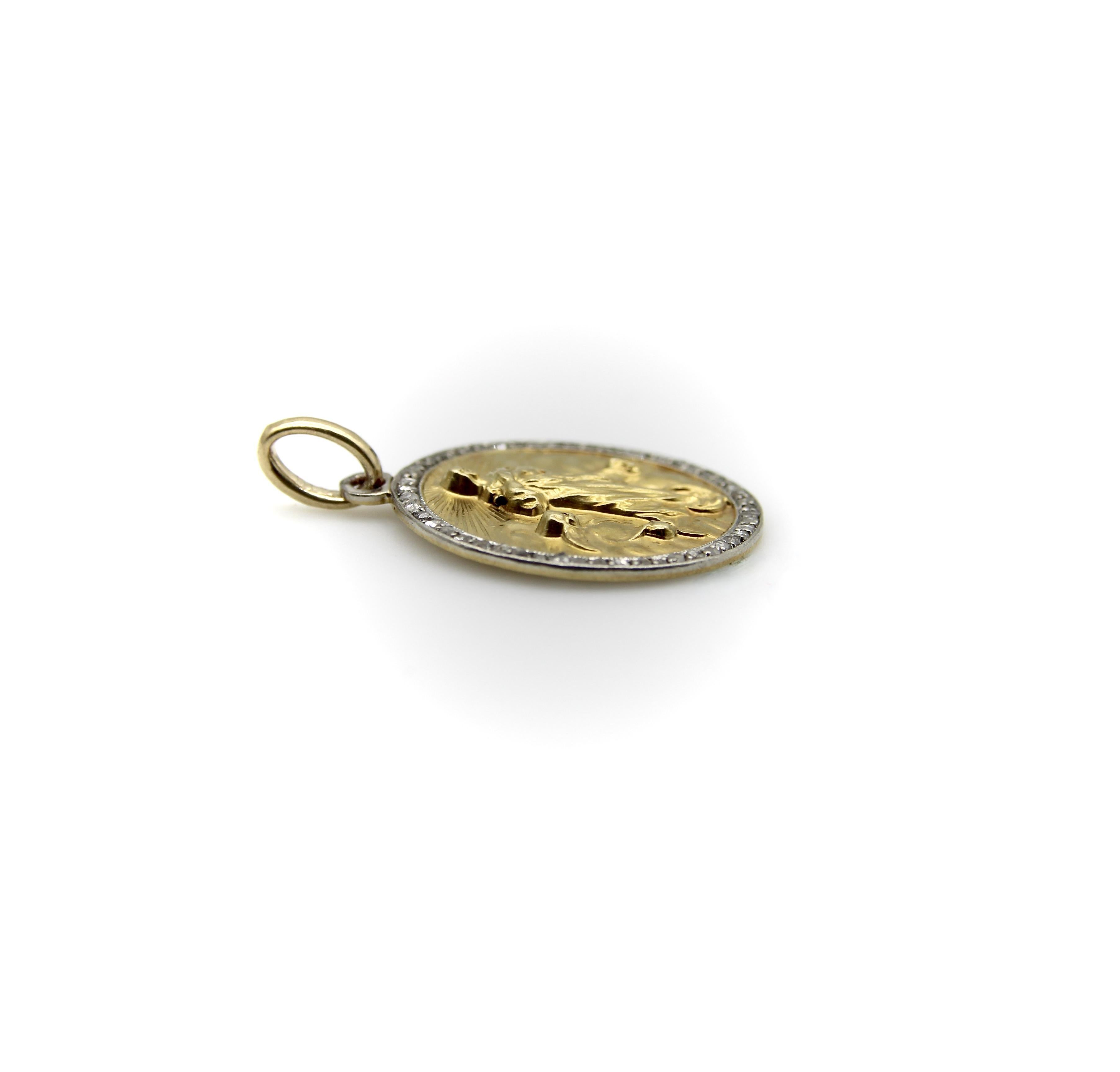 Ciondolo francese edoardiano in oro 18 carati e platino Madre di Dio con aureola di diamanti In condizioni buone in vendita a Venice, CA