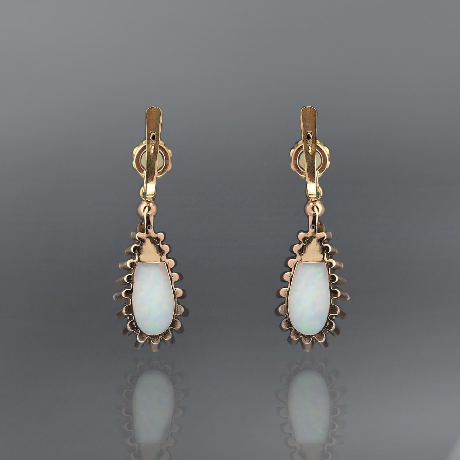 Französische 18 Karat Opal + Diamant-Ohrhänger im Edwardian-Stil (Tropfenschliff) im Angebot