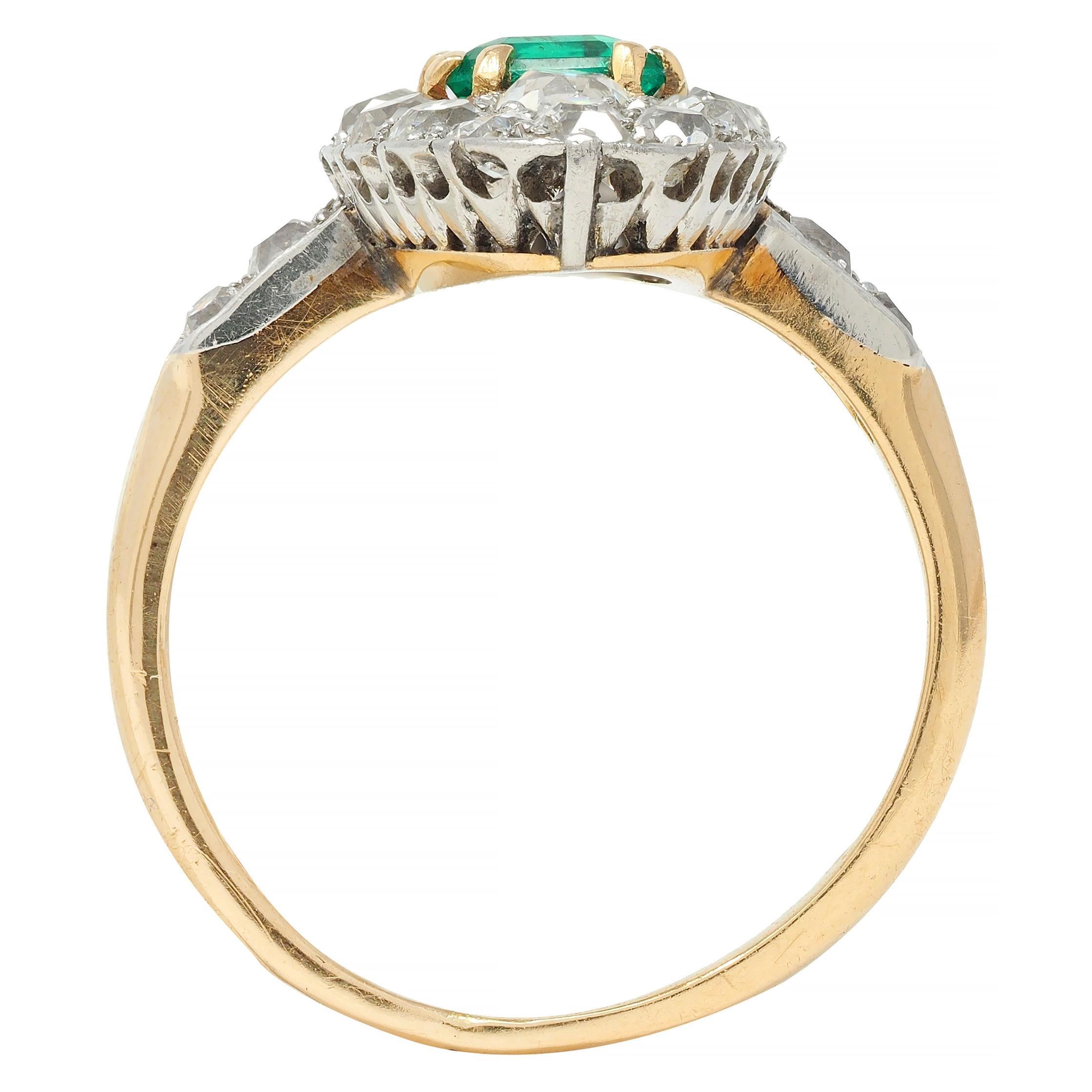 Antiker französischer antiker Navette-Ring aus 14 Karat Gold mit Smaragd und Diamant im Edwardianischen Stil (Smaragdschliff) im Angebot
