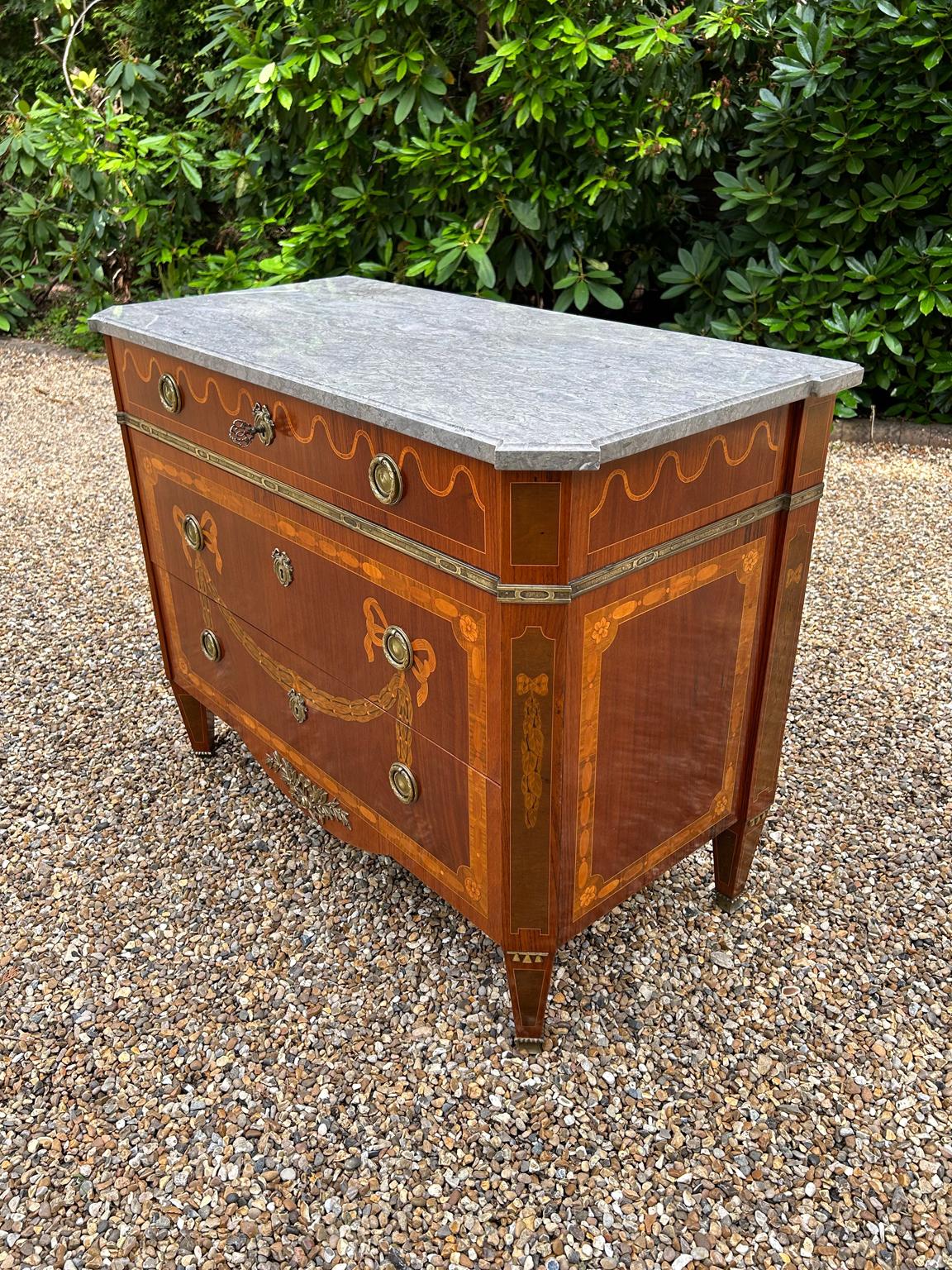 Edwardian French Commode Chest of Drawers with Marble Top In Good Condition For Sale In Richmond, Surrey