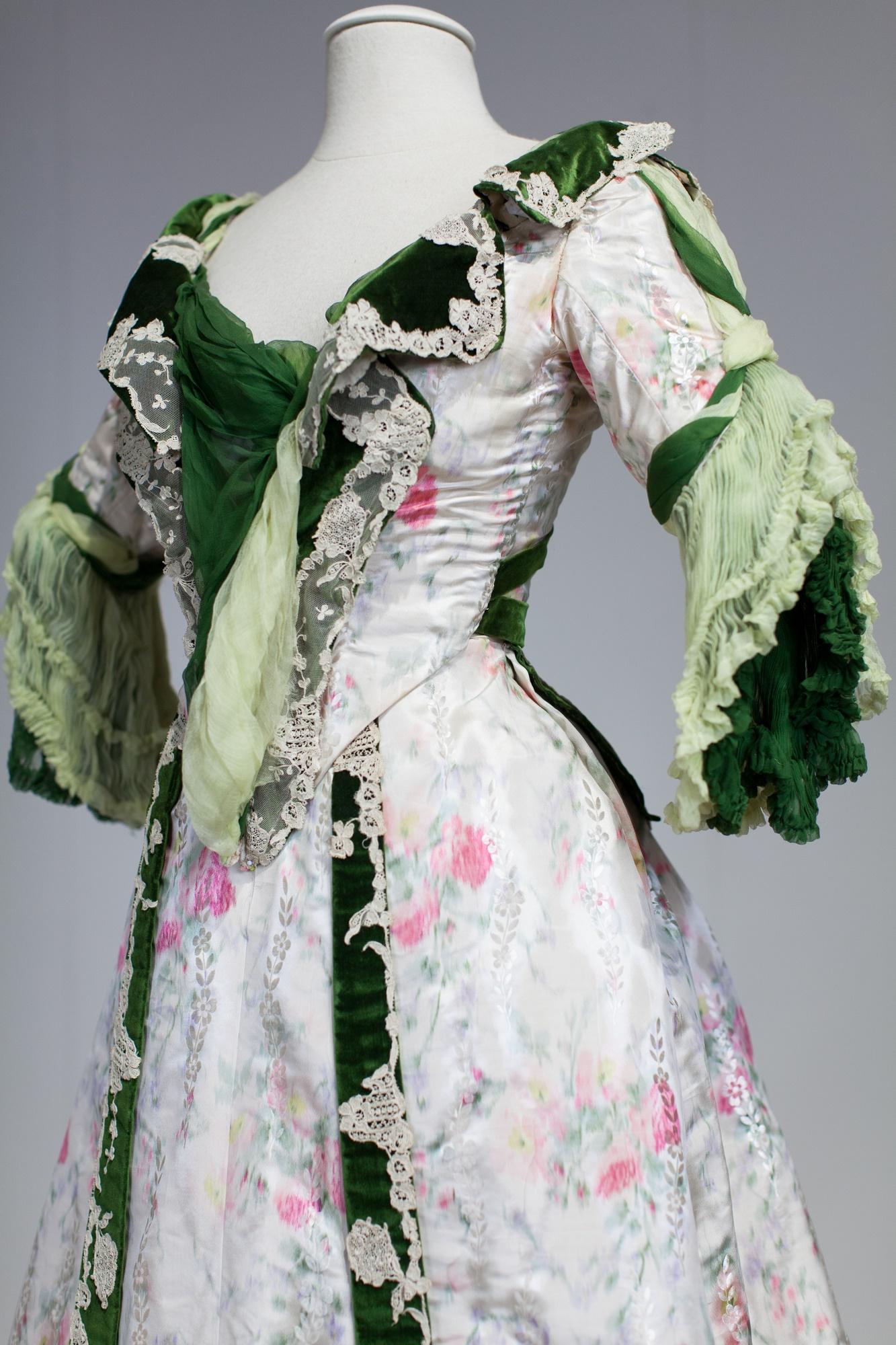 Women's Edwardian French Couture Ball-gown with furbelows on Chiné Silk Circa 1900