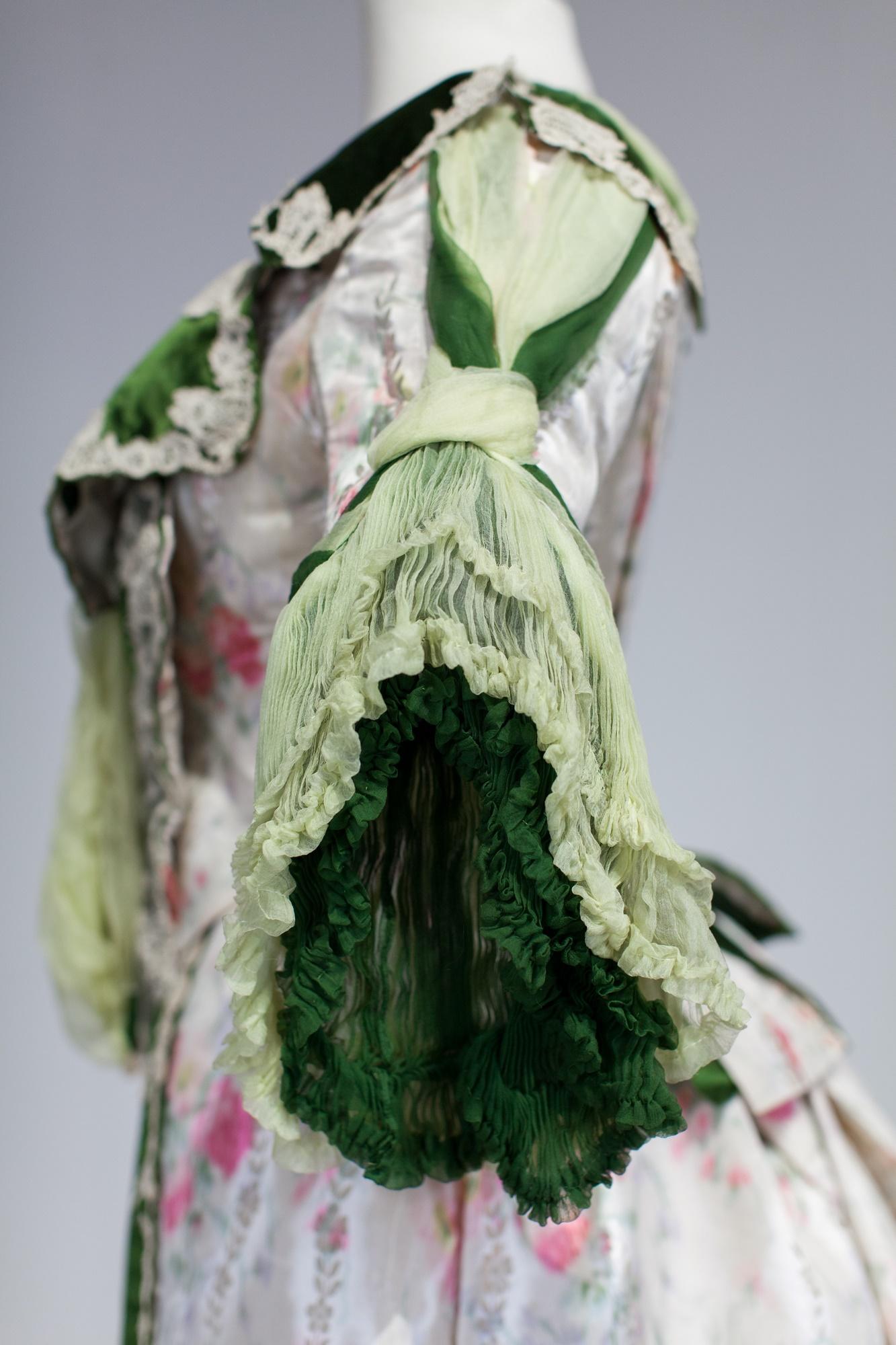 Edwardian French Couture Ball-gown with furbelows on Chiné Silk Circa 1900 1