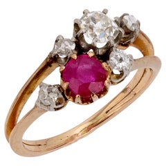 Anillo francés eduardiano de oro rosa de 18 quilates y platino con rubí y diamante