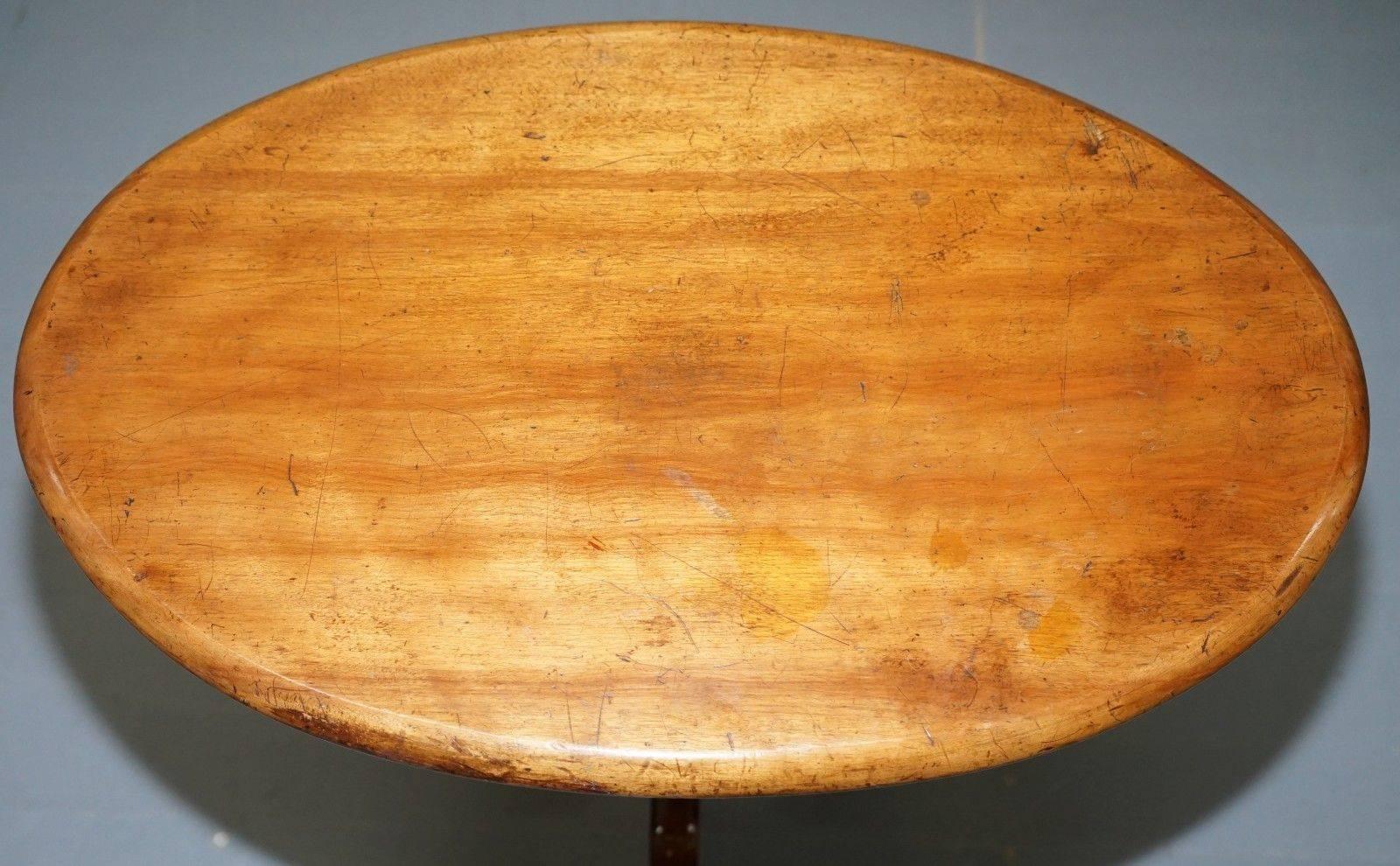 We are delighted to offer for sale this stunning Edwardian fruit wood oval side table

A very good looking and well made little side table with a nice vintage patina, we have cleaned waxed and polished it from top to bottom

The table is a