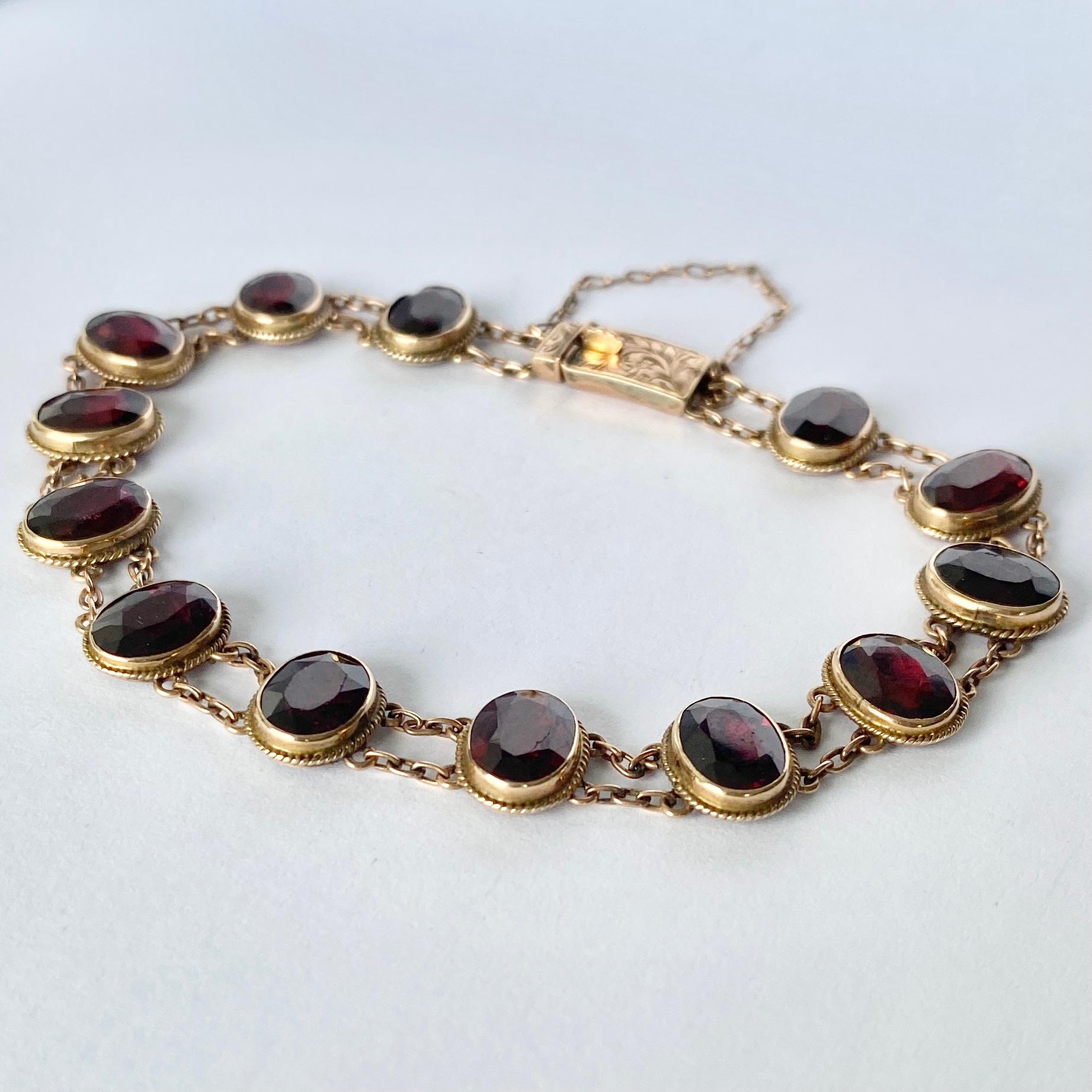 Edwardian Garnet and 9 Carat Gold Bracelet In Good Condition In Chipping Campden, GB