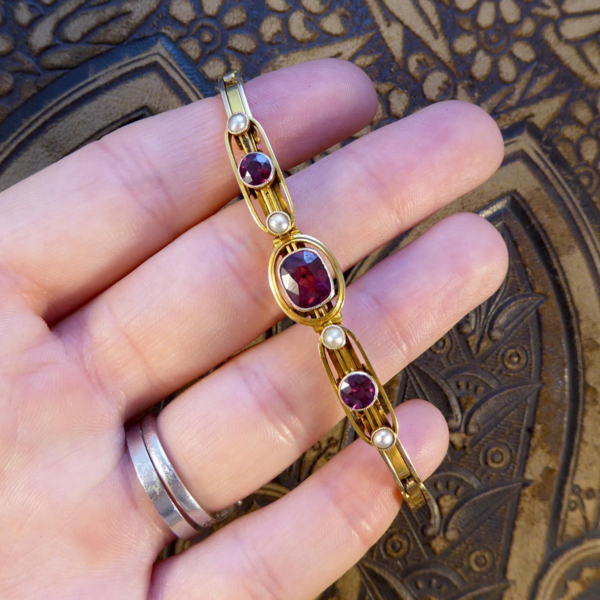 Edwardian Garnet and Pearl Panel Expandable Bracelet in 9 Carat Yellow Gold 2
