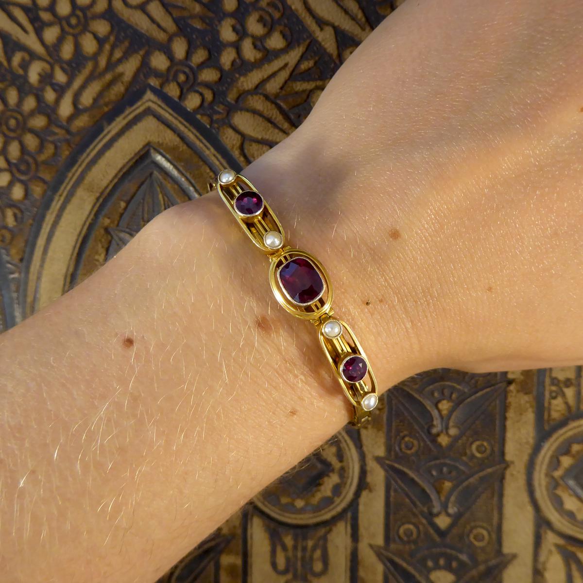 Edwardian Garnet and Pearl Panel Expandable Bracelet in 9 Carat Yellow Gold 3