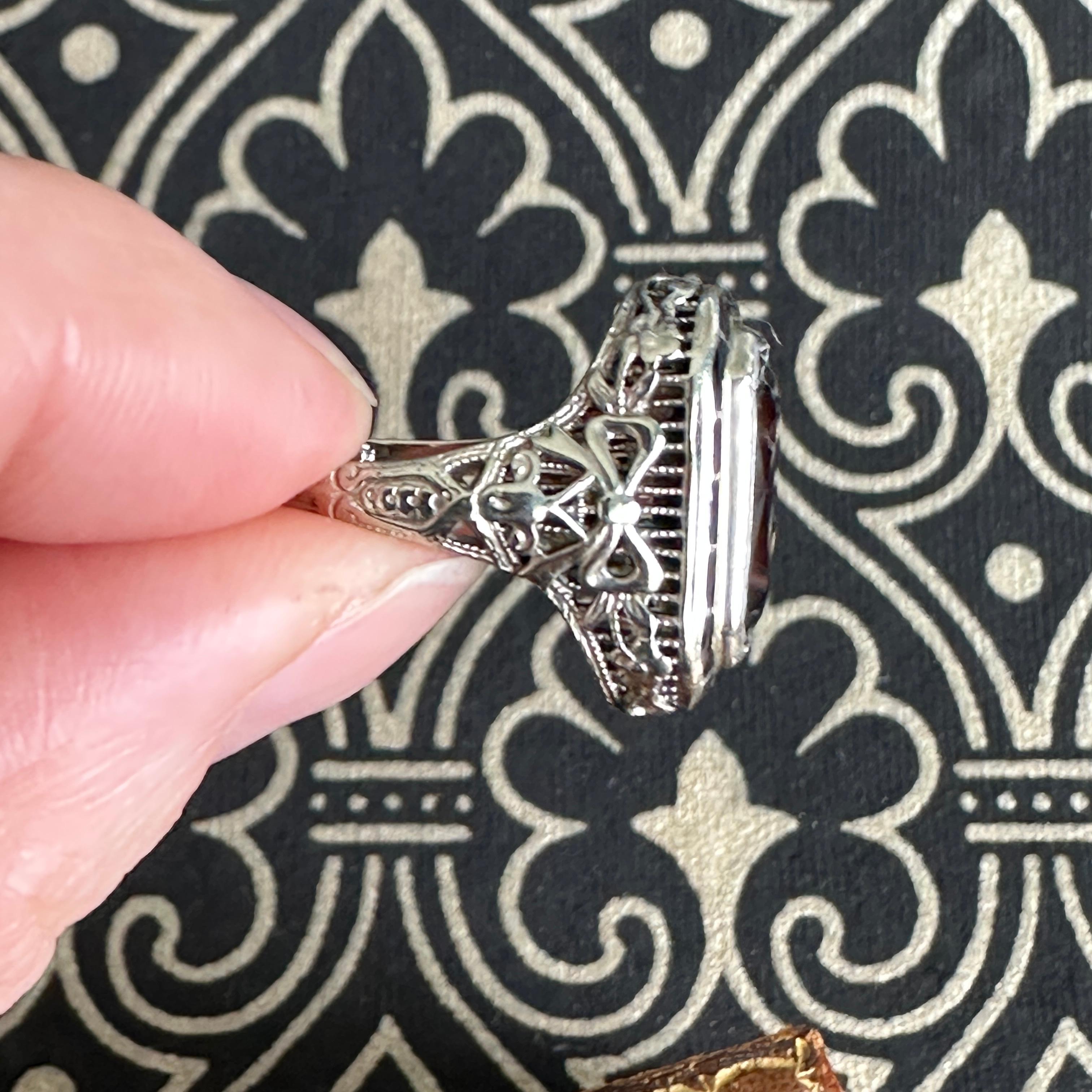 Edwardian Garnet & Enamel 14k White Gold Filigree Ring In Good Condition For Sale In Scotts Valley, CA