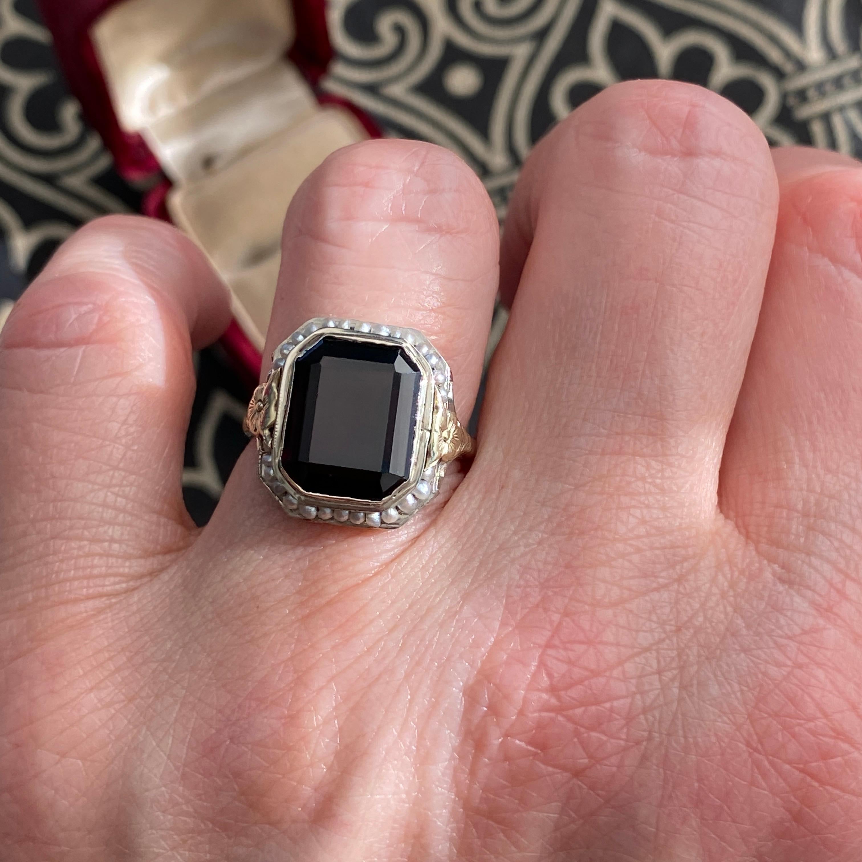 Edwardian Granat & Saatgut Perle Stiefmütterchen 14K Filigran Ring (Carréeschliff) im Angebot