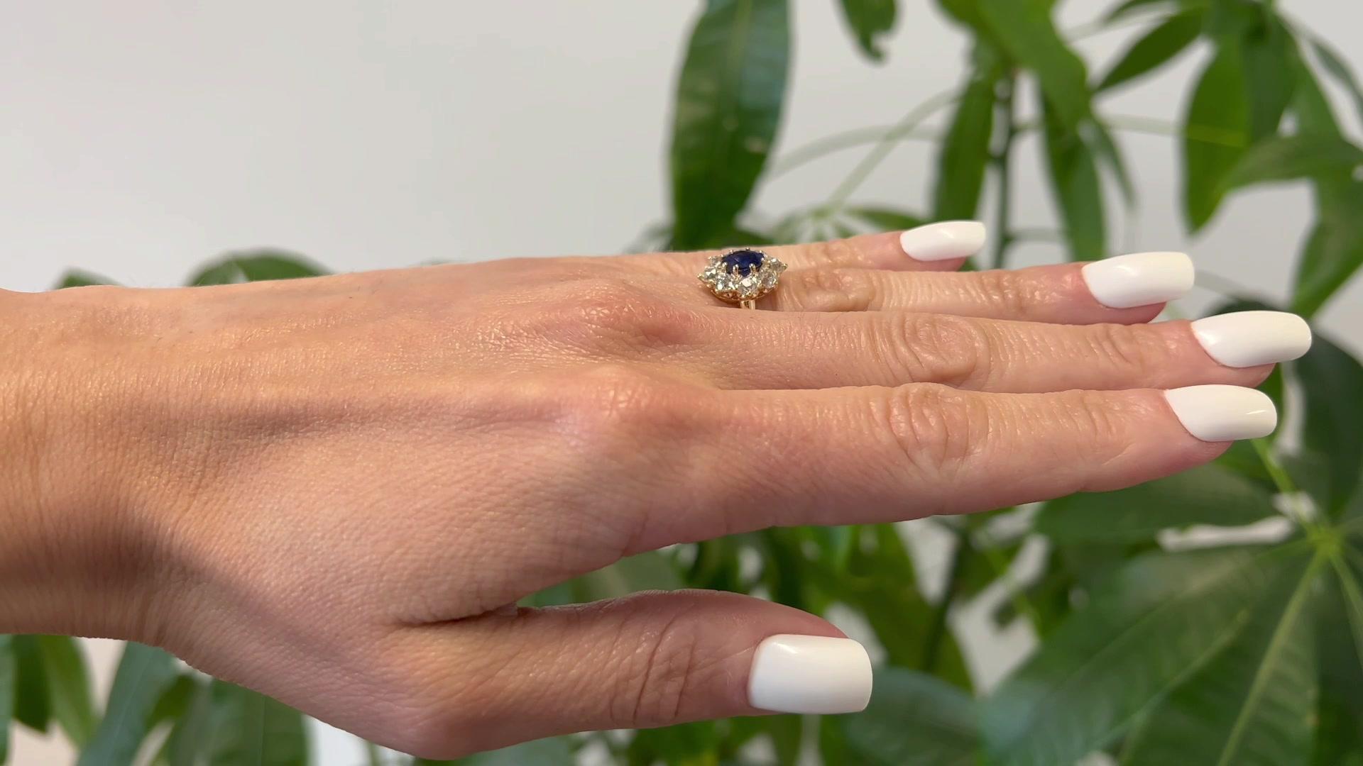 Edwardianischer GIA 1,41 Karat Kaschmir-Cluster-Ring mit unbehandeltem Saphir und Diamant 18k Gold im Zustand „Gut“ in Beverly Hills, CA