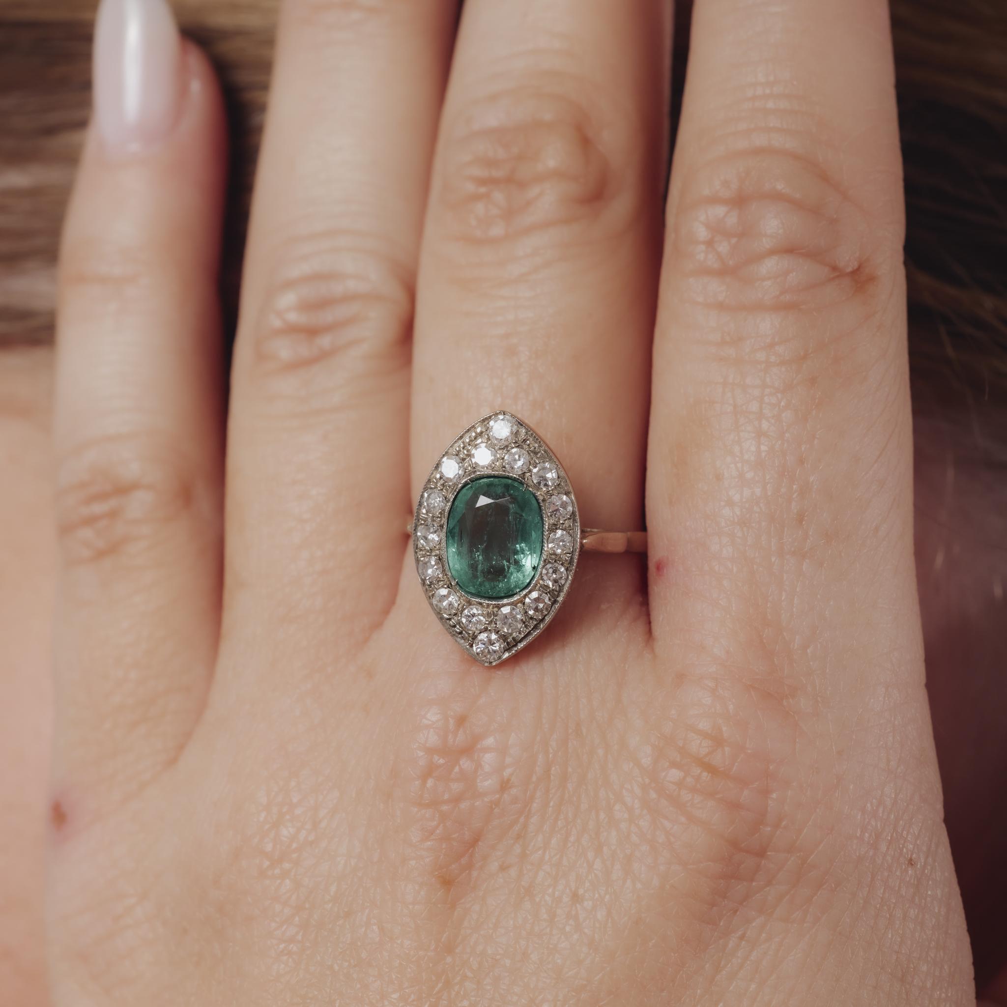 Bague navette en or blanc 18 carats, émeraude de 1,50 carat, GIA, Edwardienne Pour femmes en vente