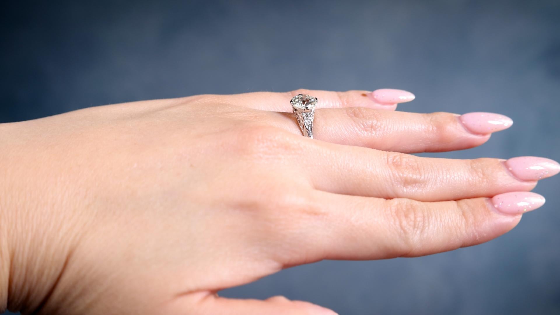 Women's or Men's Edwardian GIA 1.63 Carats Old European Cut Diamond Platinum Filigree Ring
