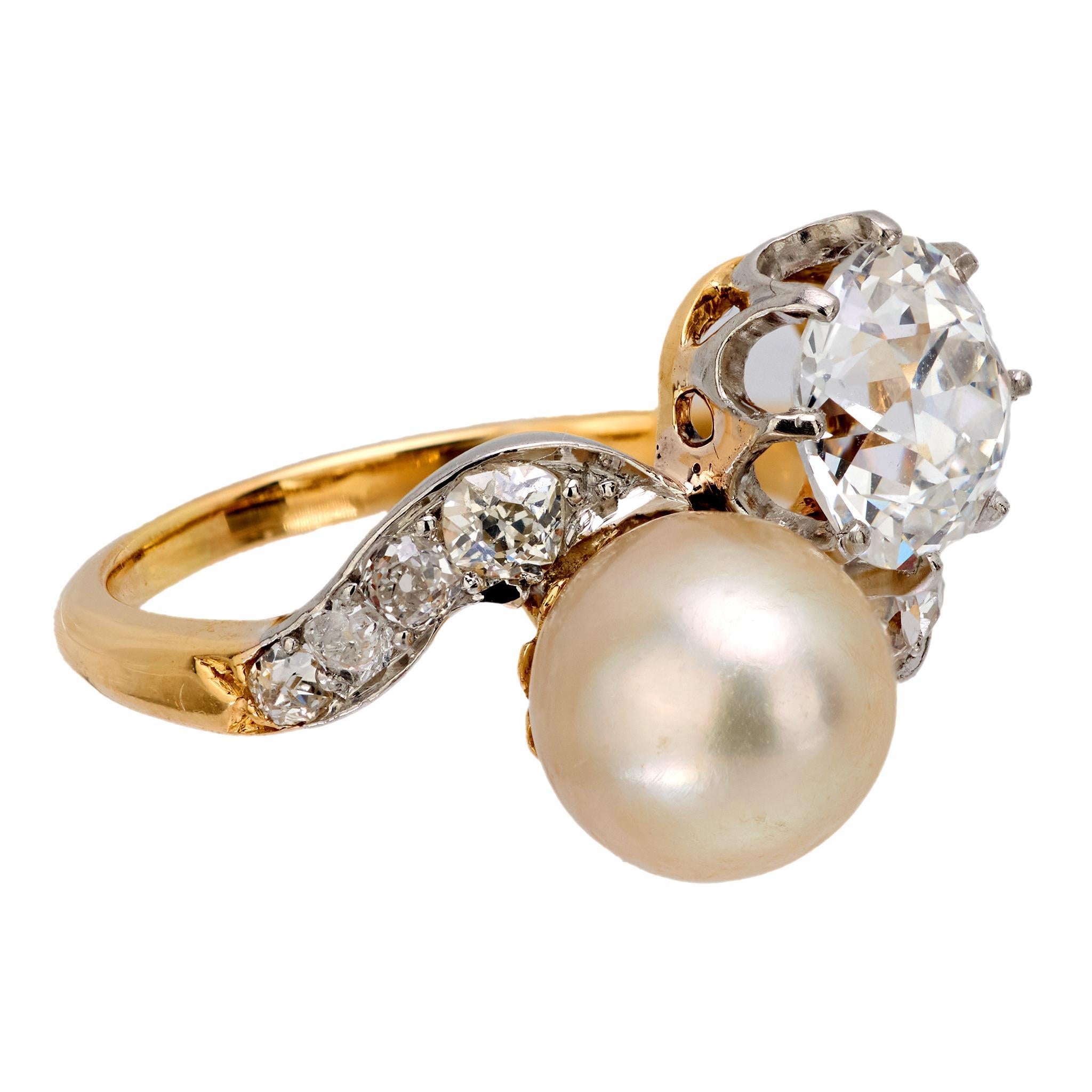 Edwardian GIA 1.65 carat diamond natural pearl 18k yellow gold toi et moi ring In Good Condition For Sale In Beverly Hills, CA