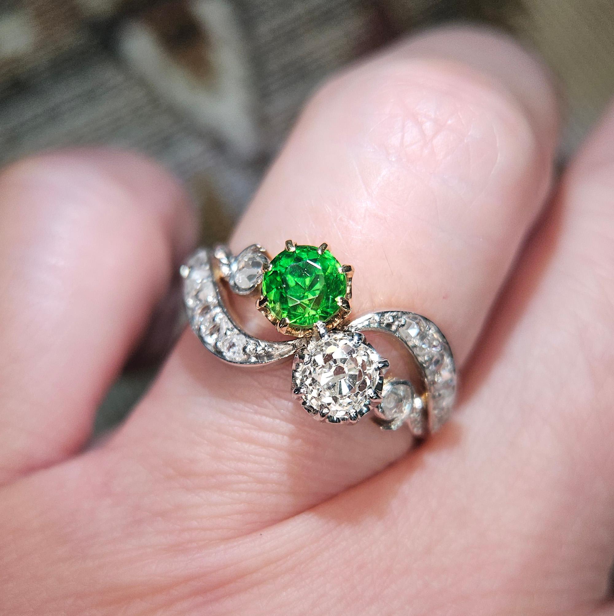 Edwardian GIA 1.69ctw Russian DEMANTOID Garnet DIAMOND Toi et Moi 18K Gold Ring For Sale 4