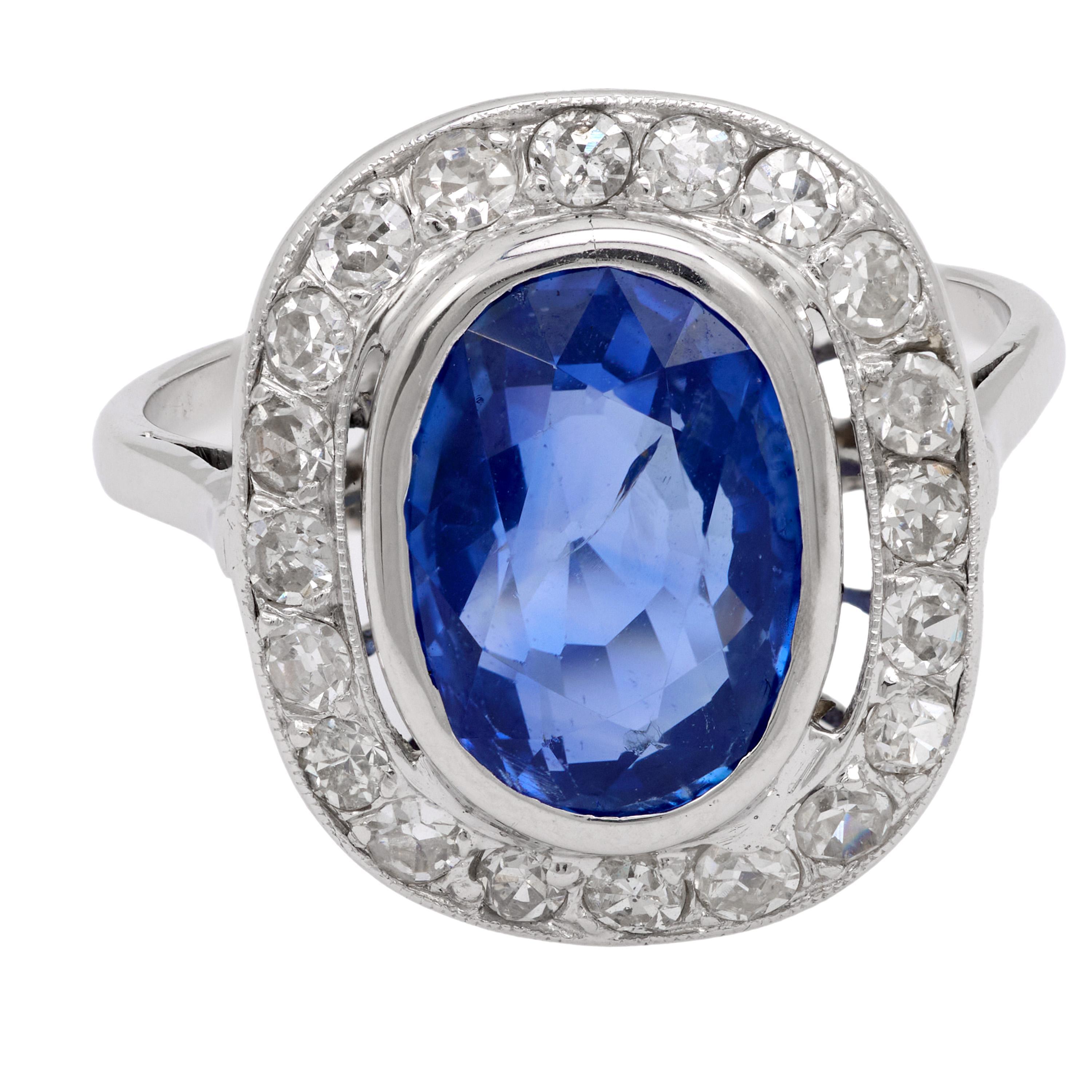 Edoardiano Edwardian GIA 4 carat no heat sapphire diamond 18k white gold cluster ring in vendita