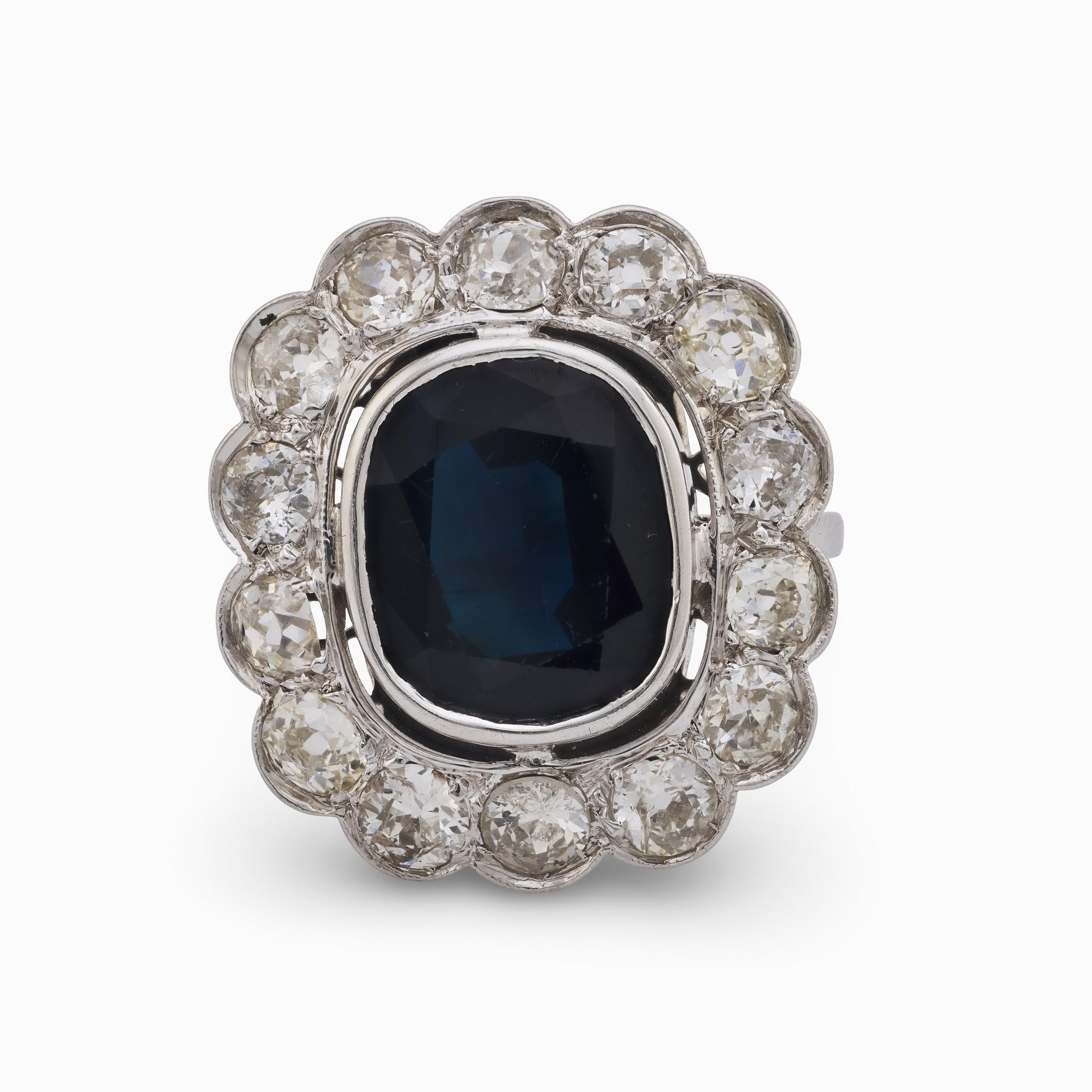 Edwardian GIA 5,25 Karat keine Hitze Saphir Diamant 18k Weißgold-Cluster-Ring (Kissenschliff) im Angebot