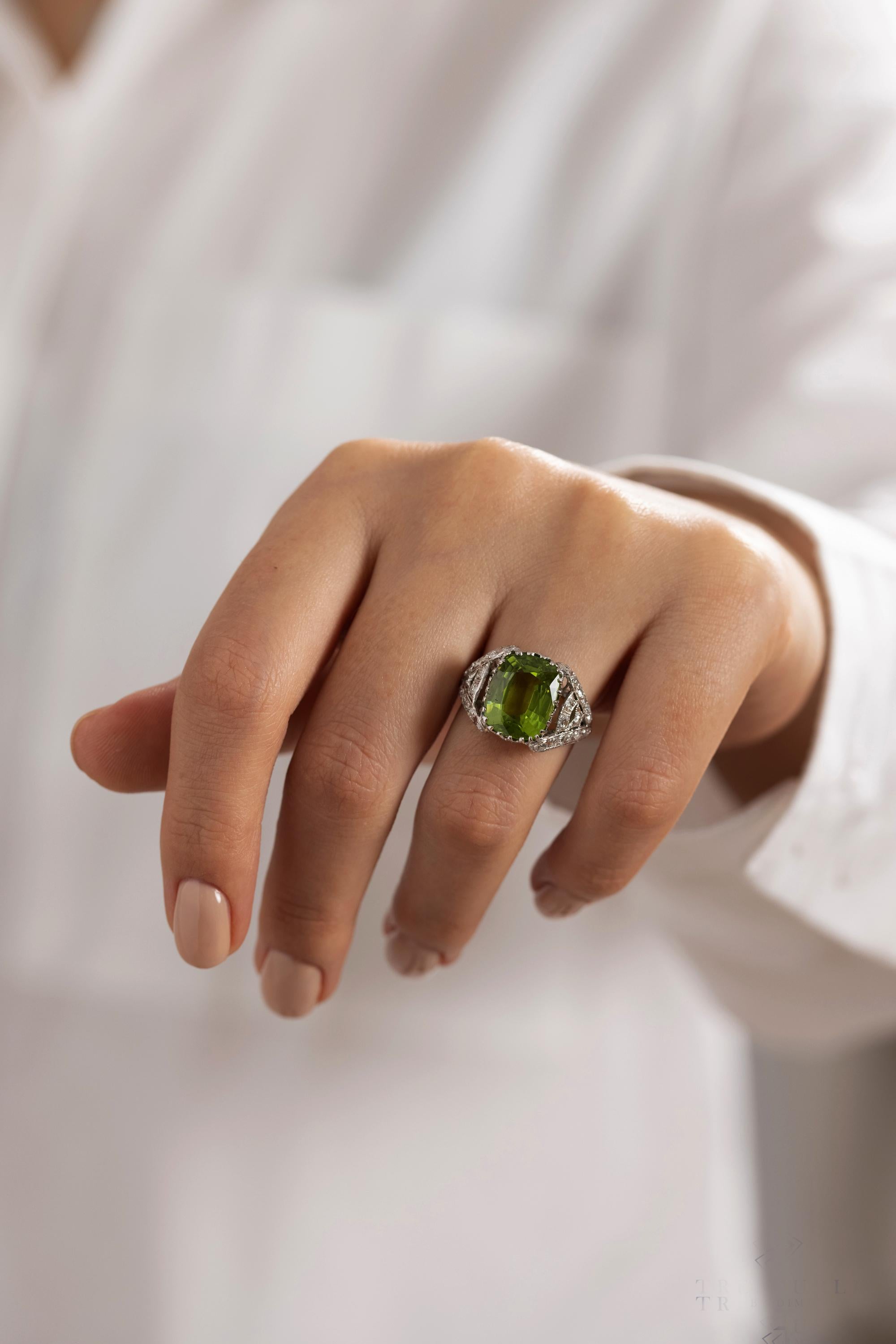 Antiker edwardianischer GIA 7,87 Karat Peridot & Diamant Platin Vintage-Ring 8