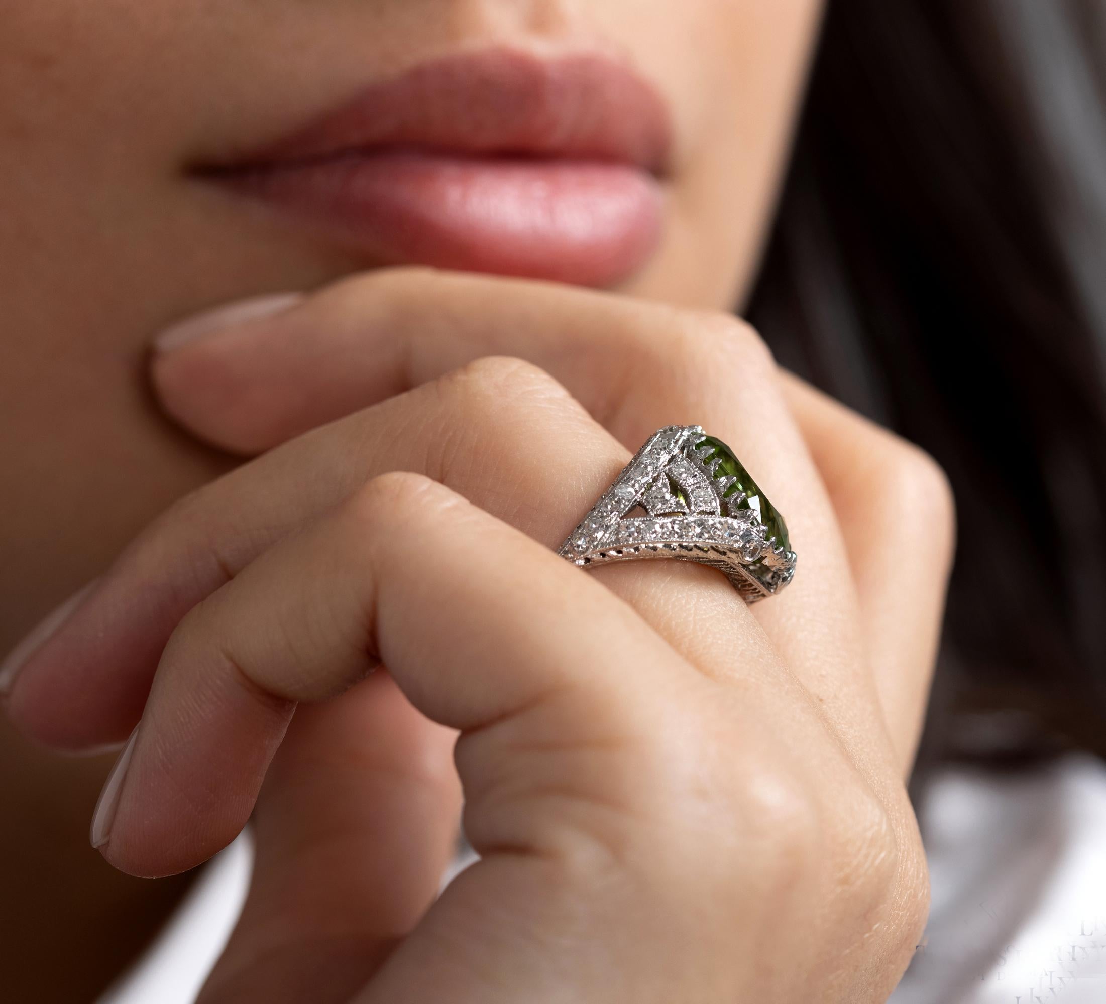 Antiker edwardianischer GIA 7,87 Karat Peridot & Diamant Platin Vintage-Ring 14