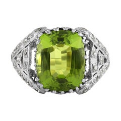 Anello edoardiano GIA da 7,87 carati con peridoto e diamanti in platino antico