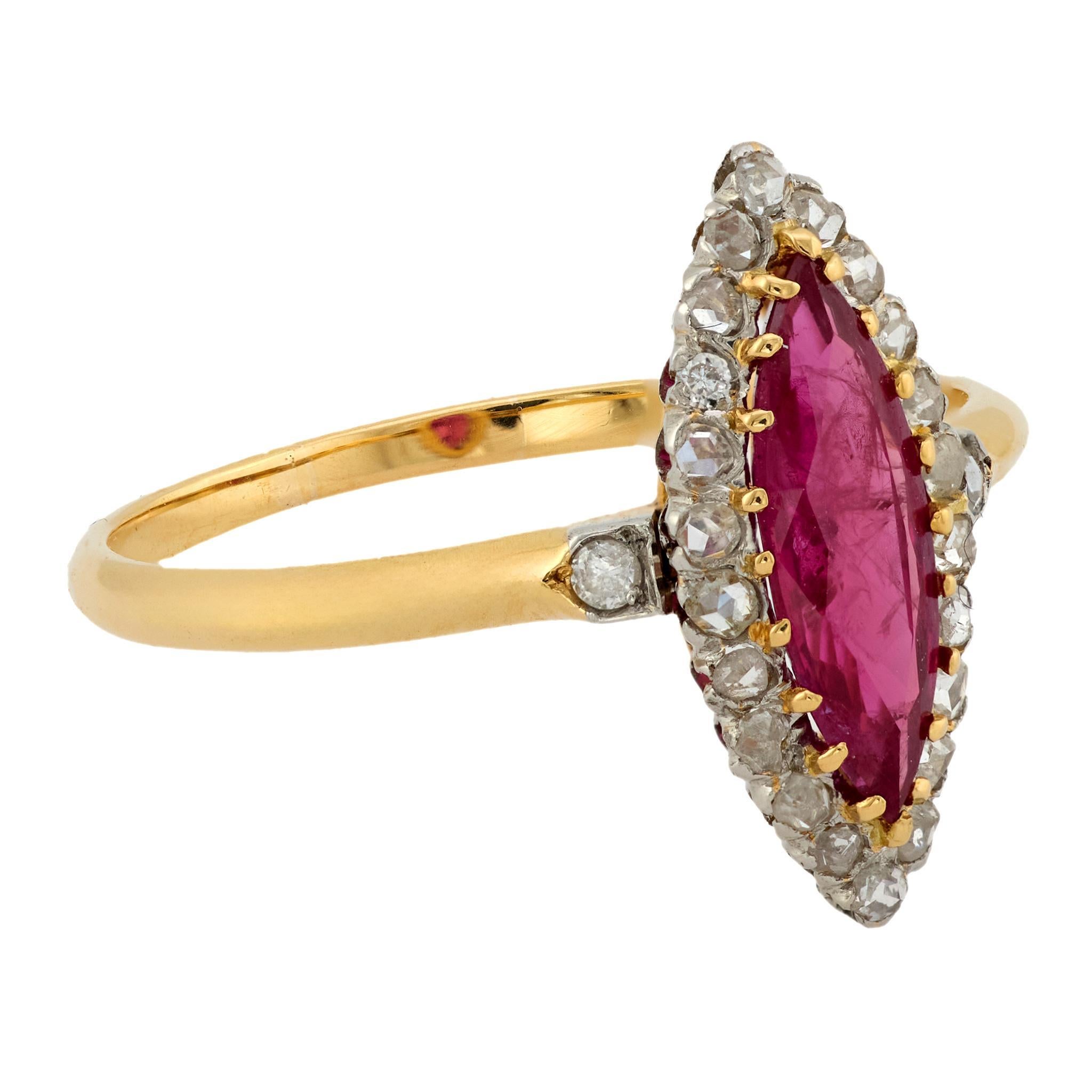 Taglio marquise Anello GIA di epoca edoardiana con rubino e diamante in oro giallo 18 ct. in vendita