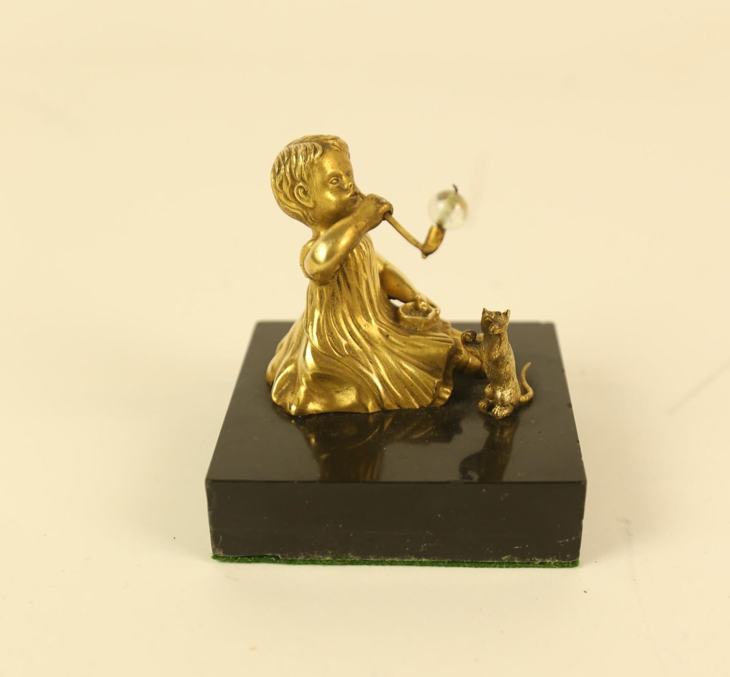 Edwardian Gilt Bronze Figure of a Girl & cat For Sale 1