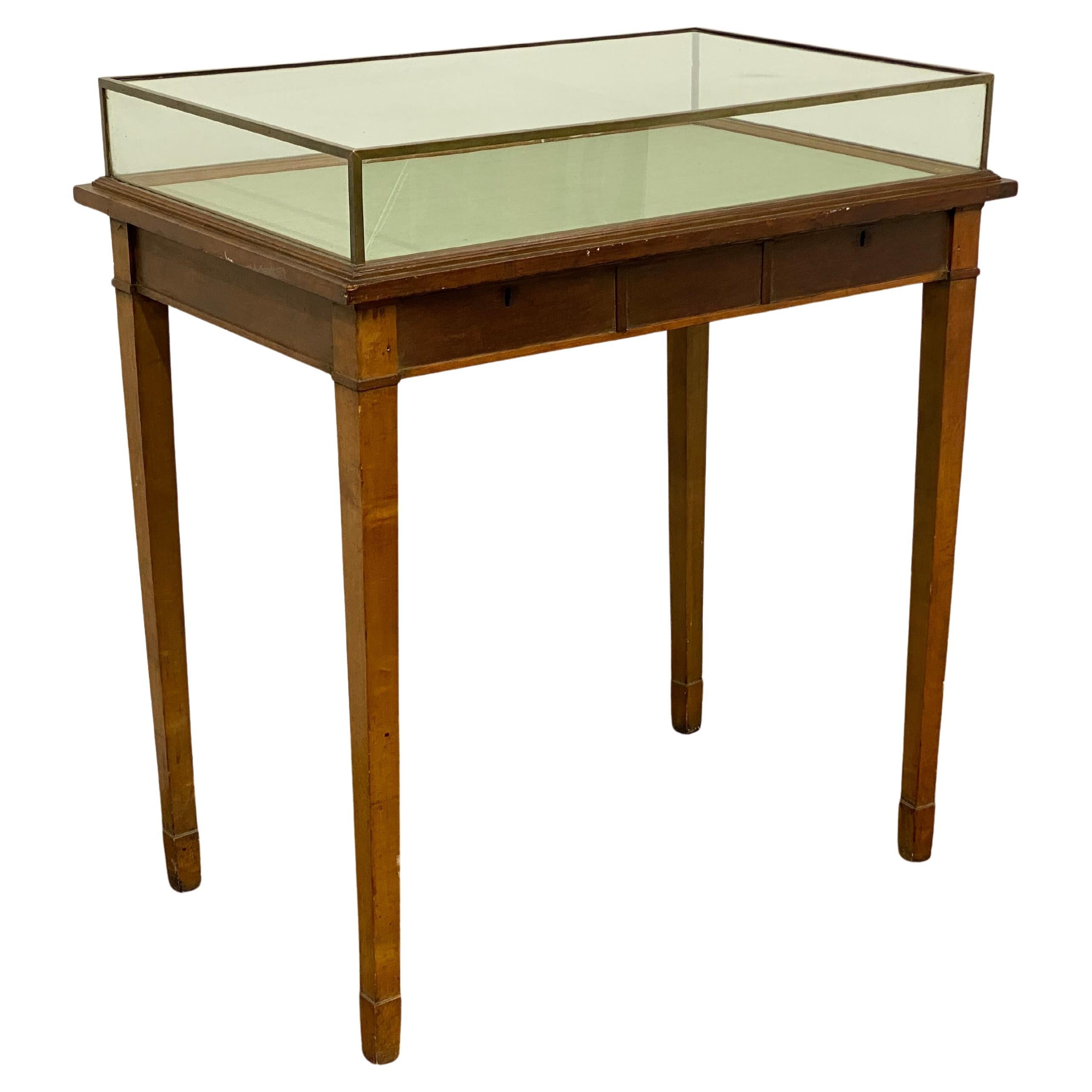 Vitrine de musée en verre et bronze de style édouardien