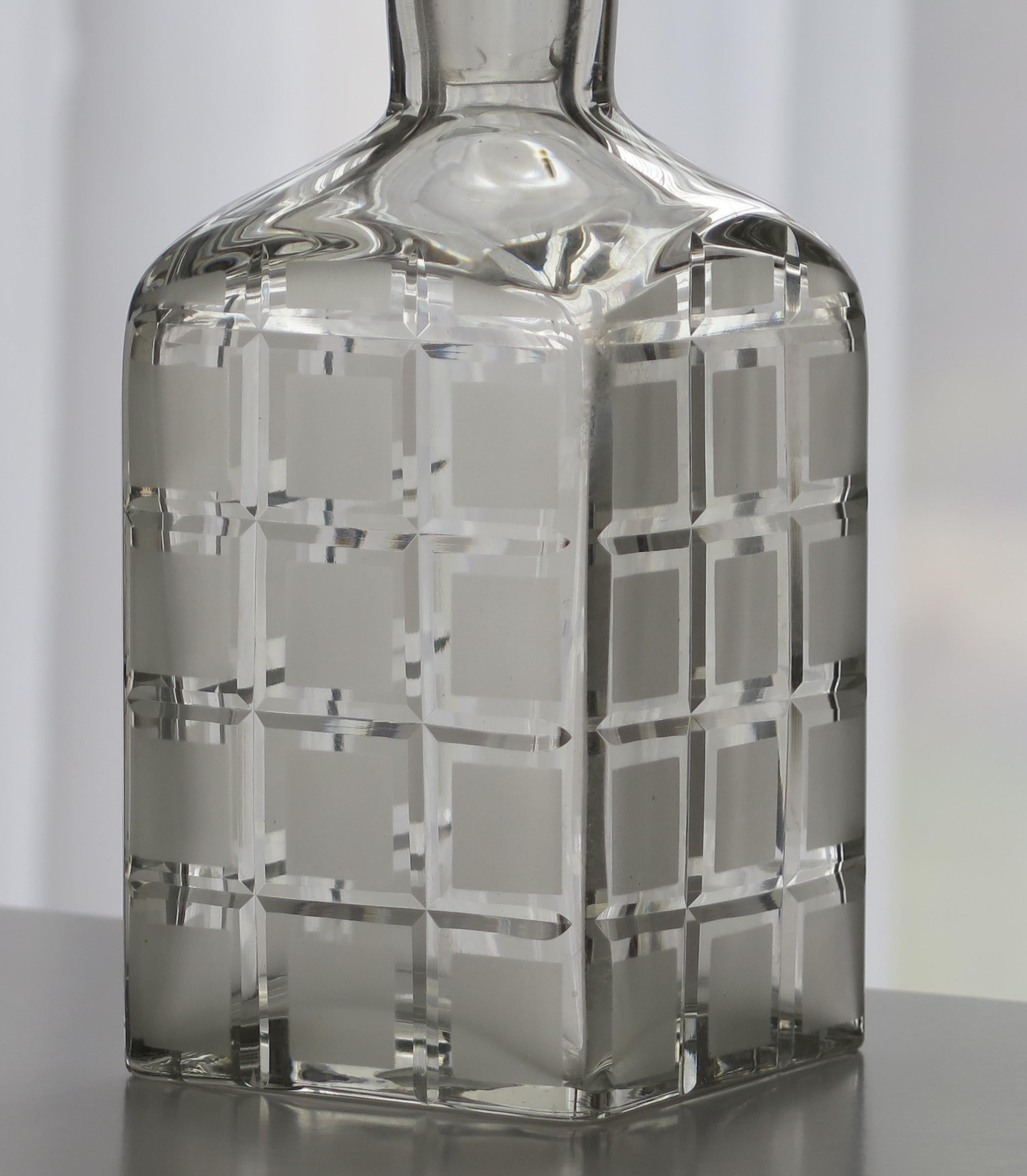 English Edwardian Glass Decanter Square Cut and Etched, circa 1900 For Sale