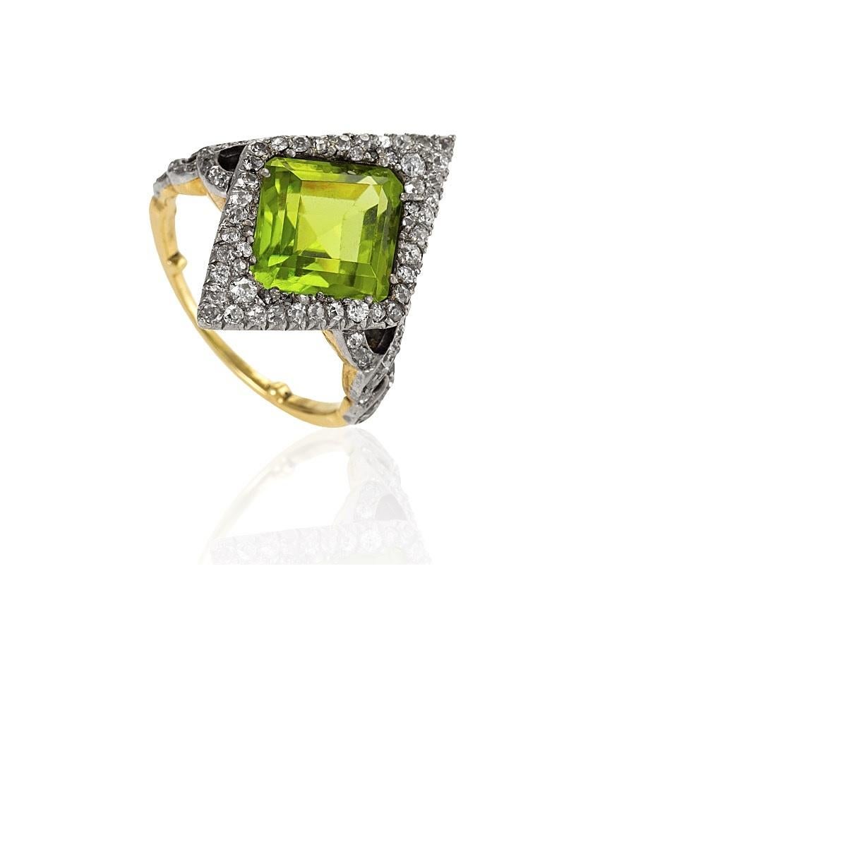 Edwardian Gold and Platinum Peridot Ring In Excellent Condition In New York, NY